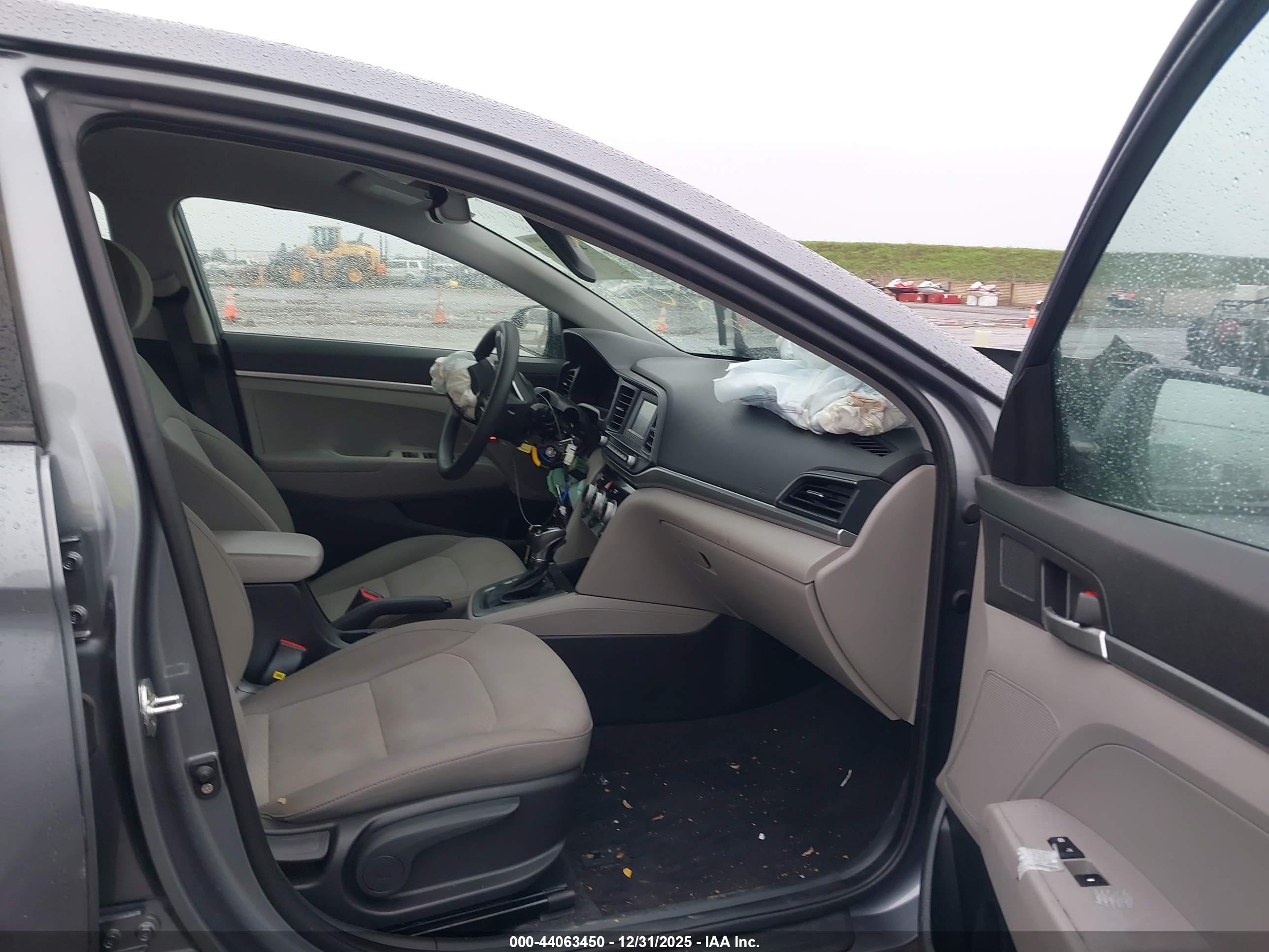 HYUNDAI ELANTRA image 5