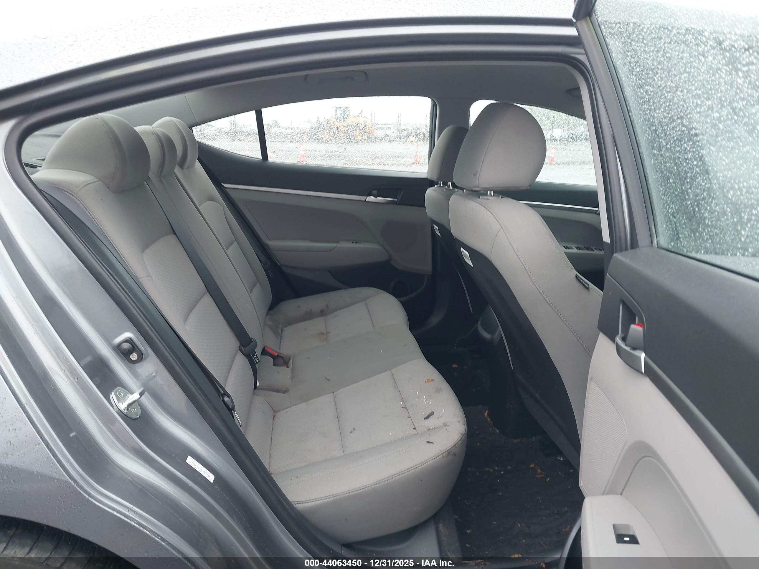 HYUNDAI ELANTRA image 8