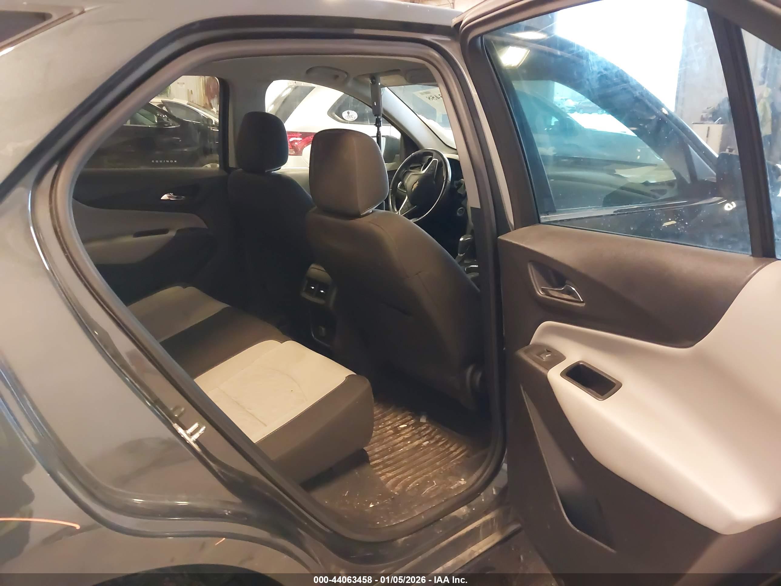 CHEVROLET EQUINOX image 8