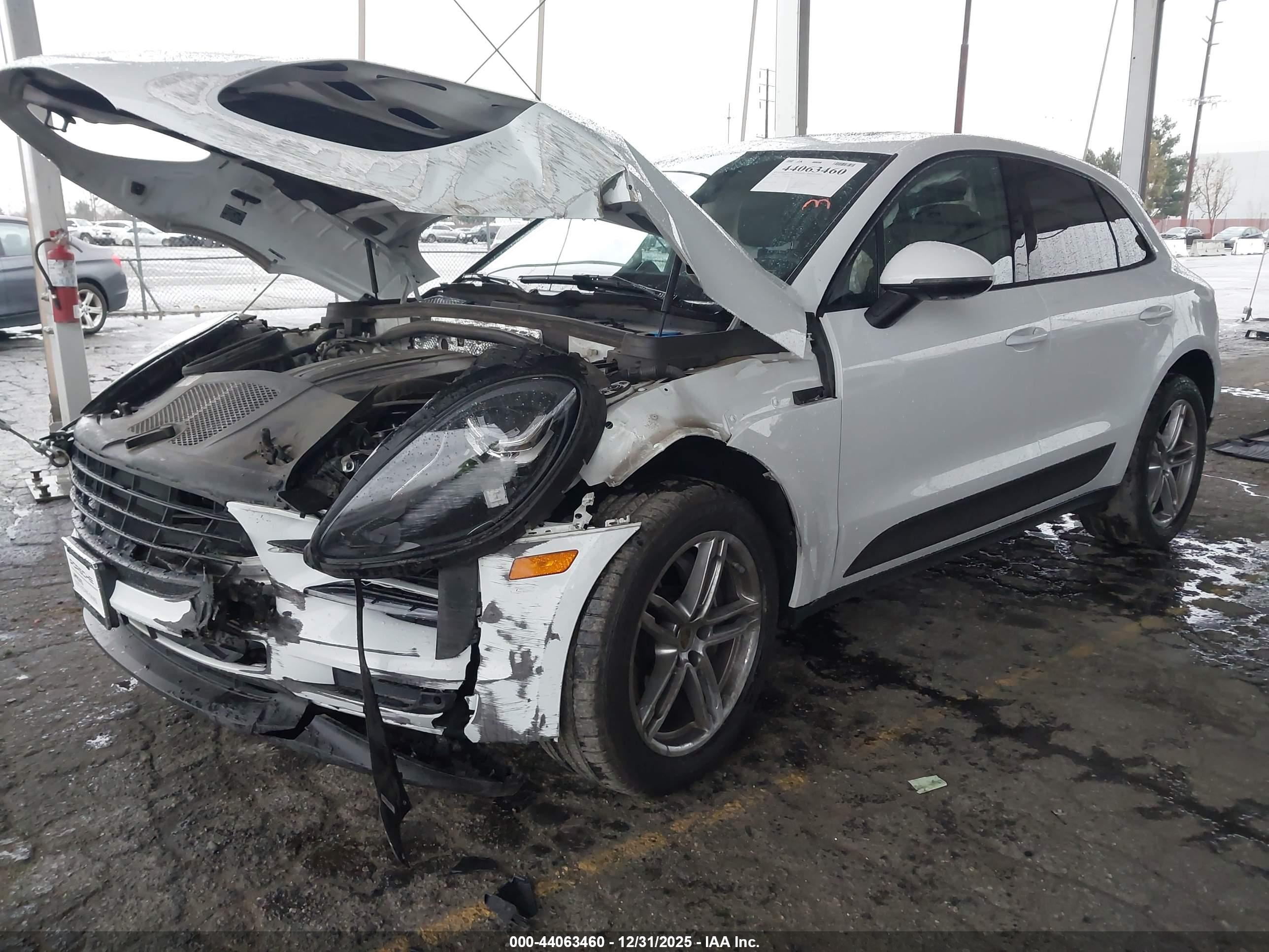 PORSCHE MACAN image 2