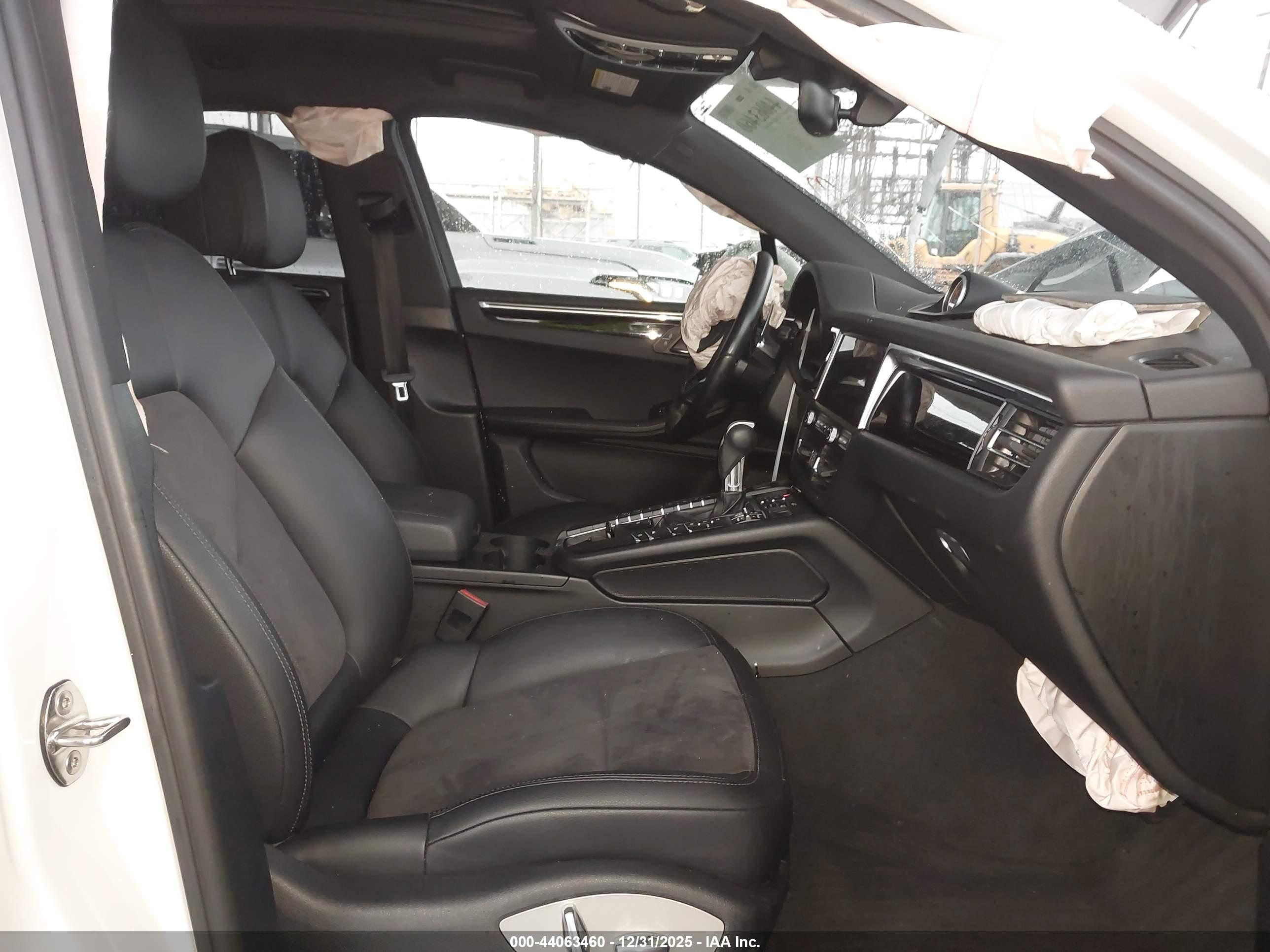 PORSCHE MACAN image 5