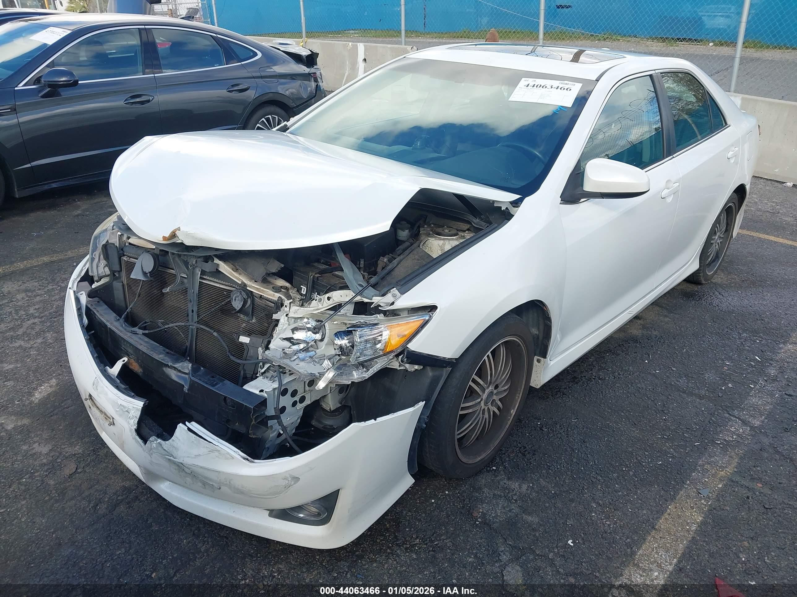TOYOTA CAMRY image 2