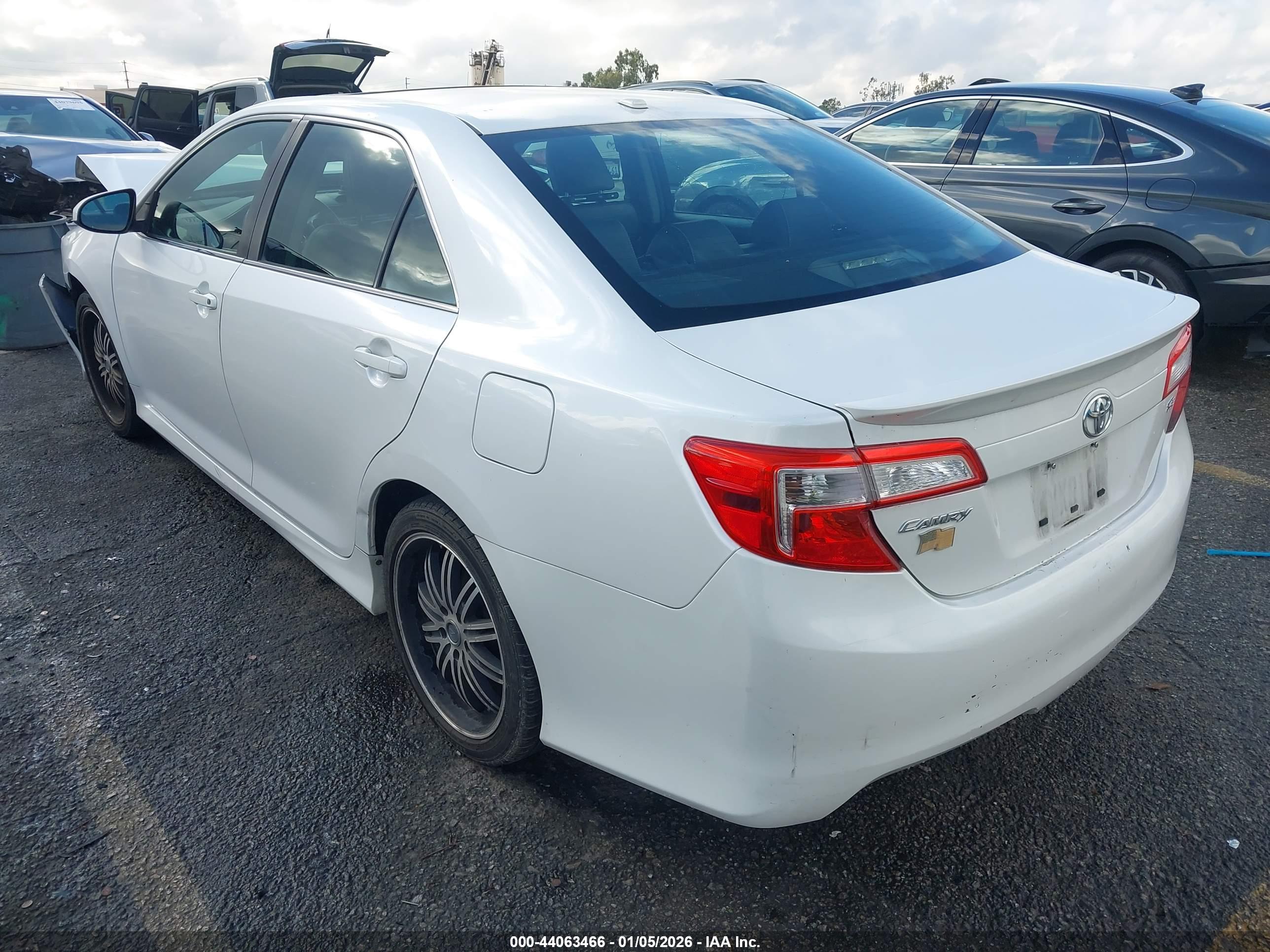 TOYOTA CAMRY image 3