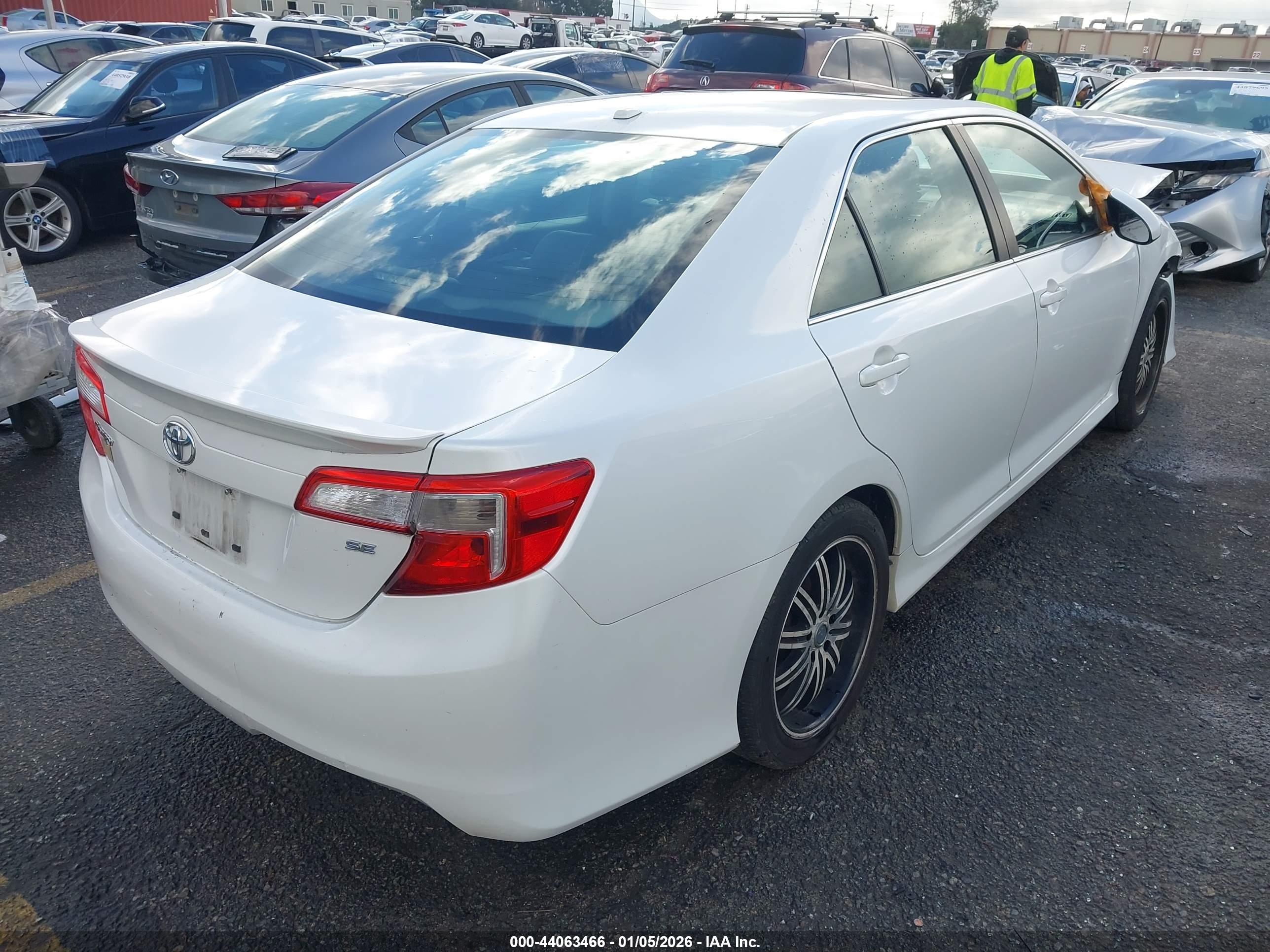 TOYOTA CAMRY image 4