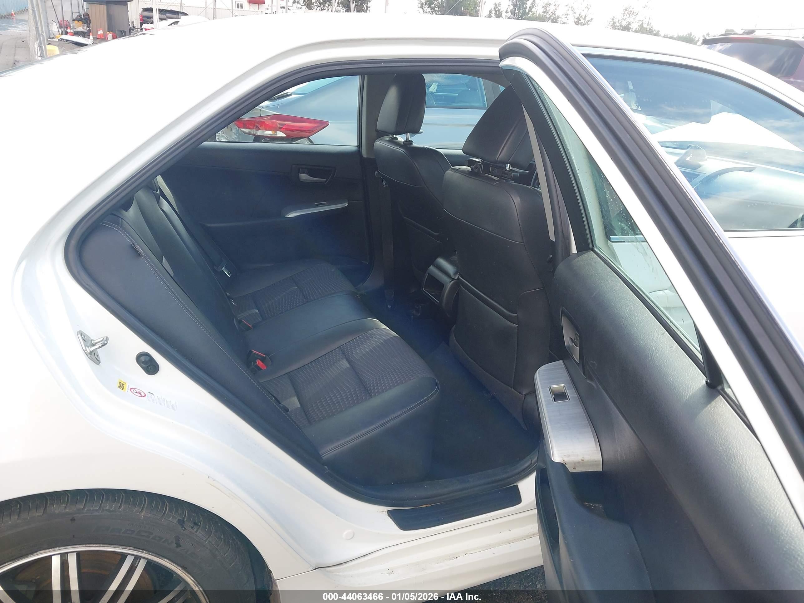 TOYOTA CAMRY image 8
