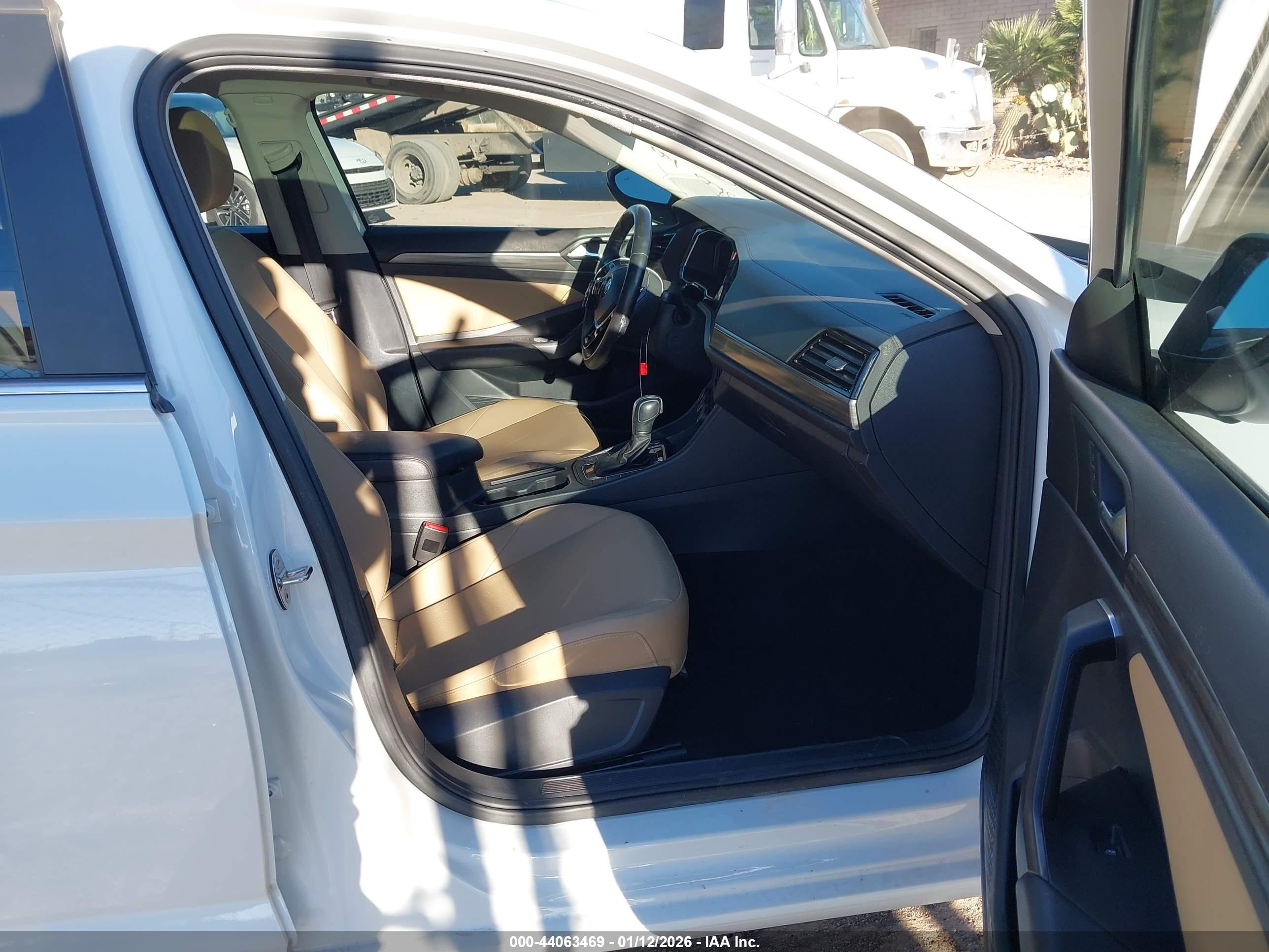 VOLKSWAGEN JETTA image 5