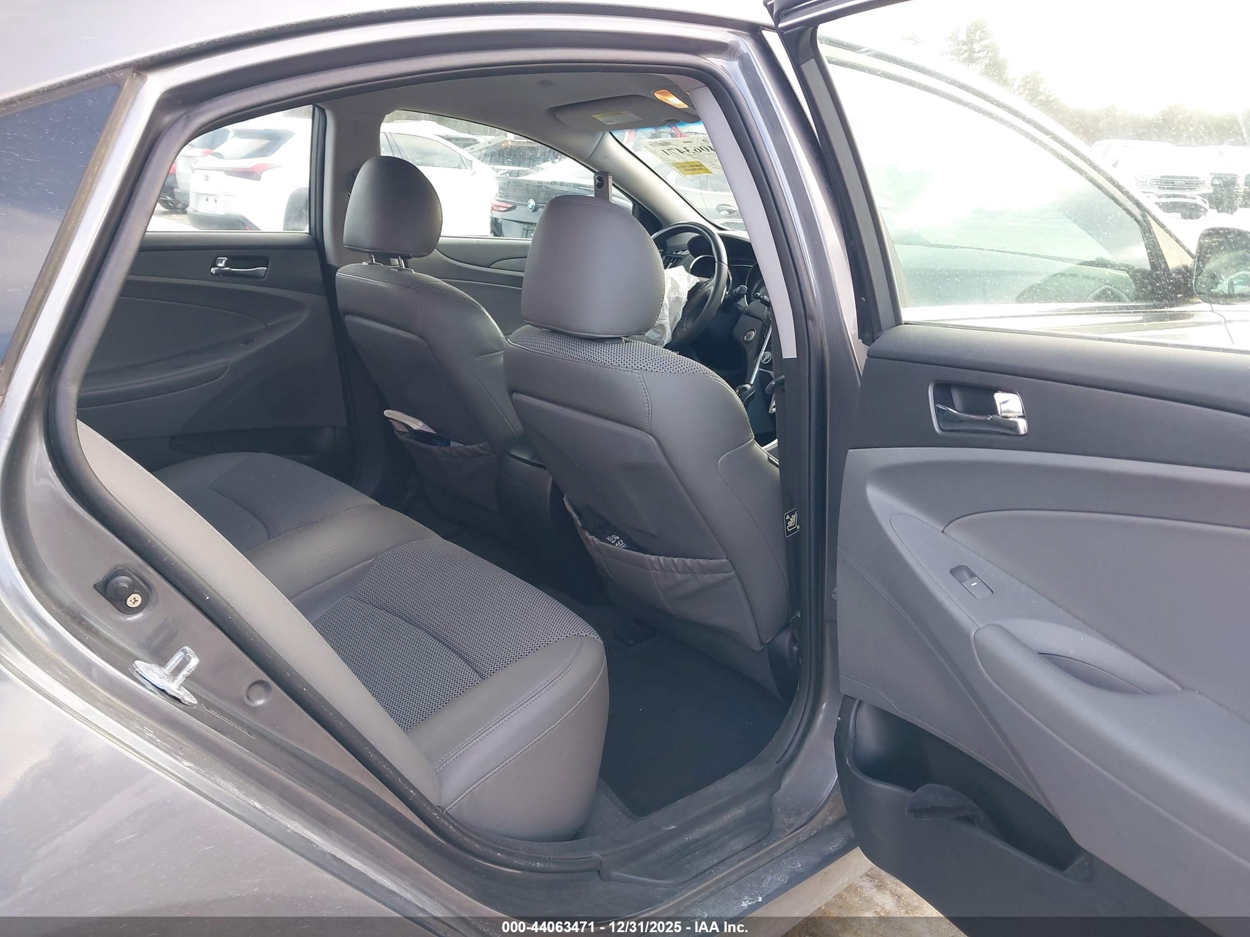 HYUNDAI SONATA image 8