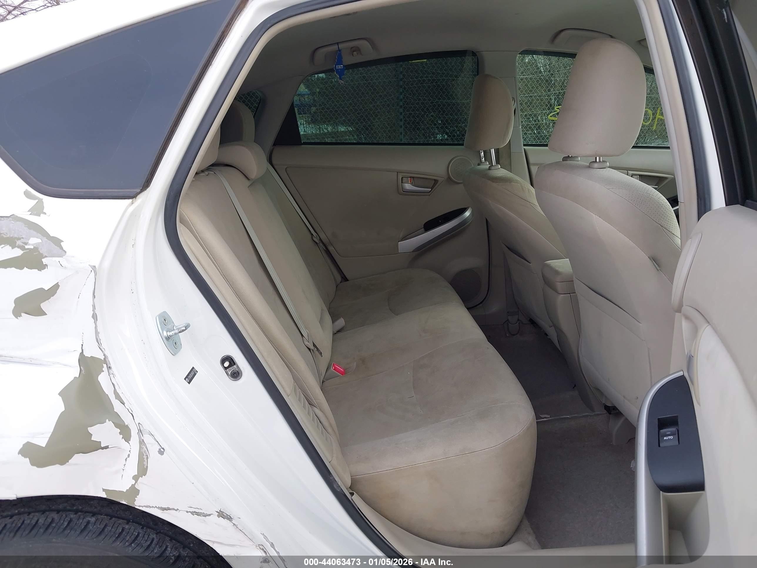 TOYOTA PRIUS image 8
