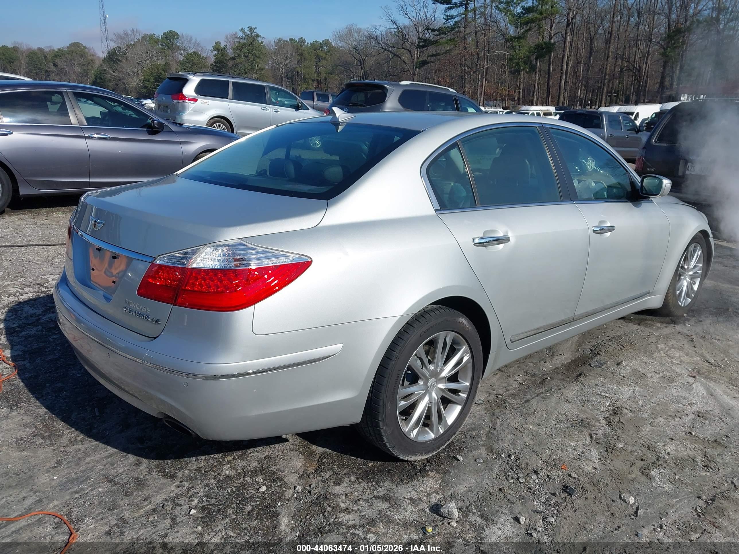 HYUNDAI GENESIS image 4