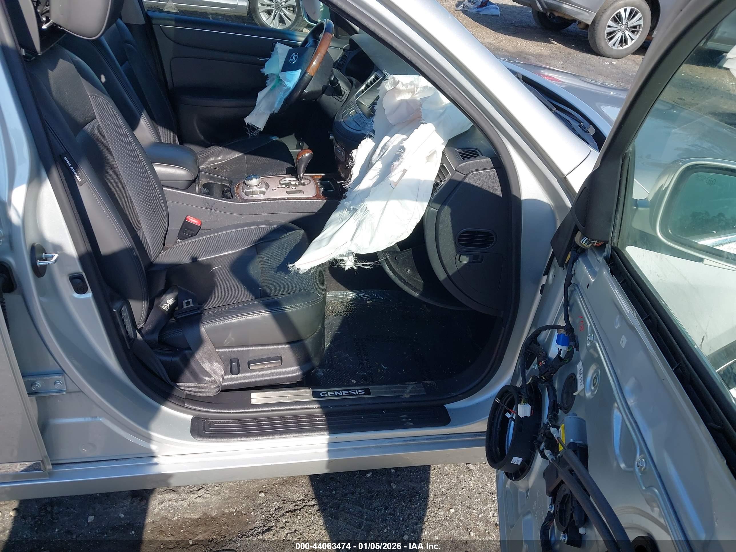 HYUNDAI GENESIS image 5
