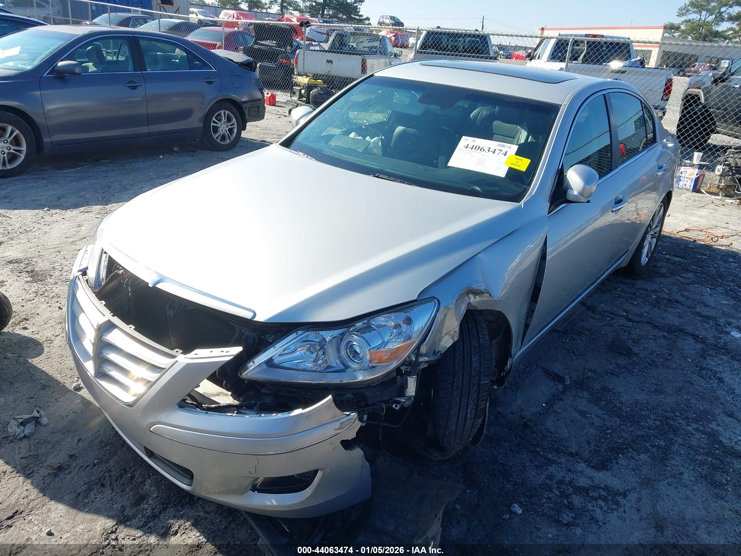 HYUNDAI GENESIS image 6