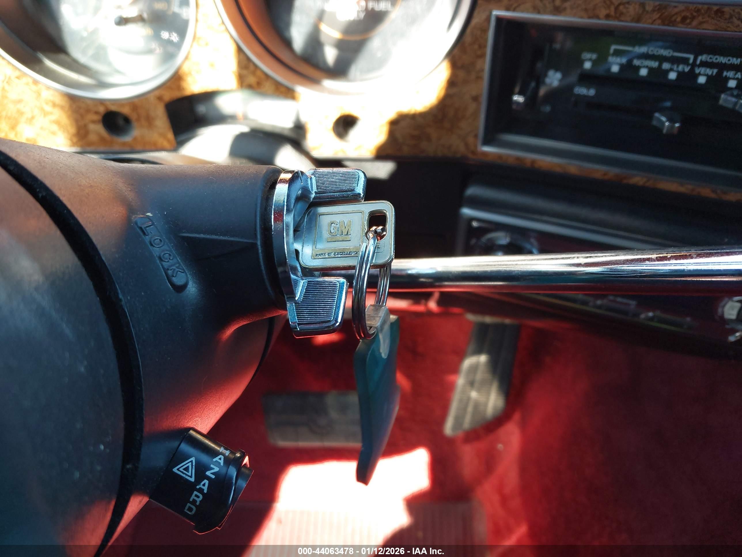 GMC SUBURBAN image 11