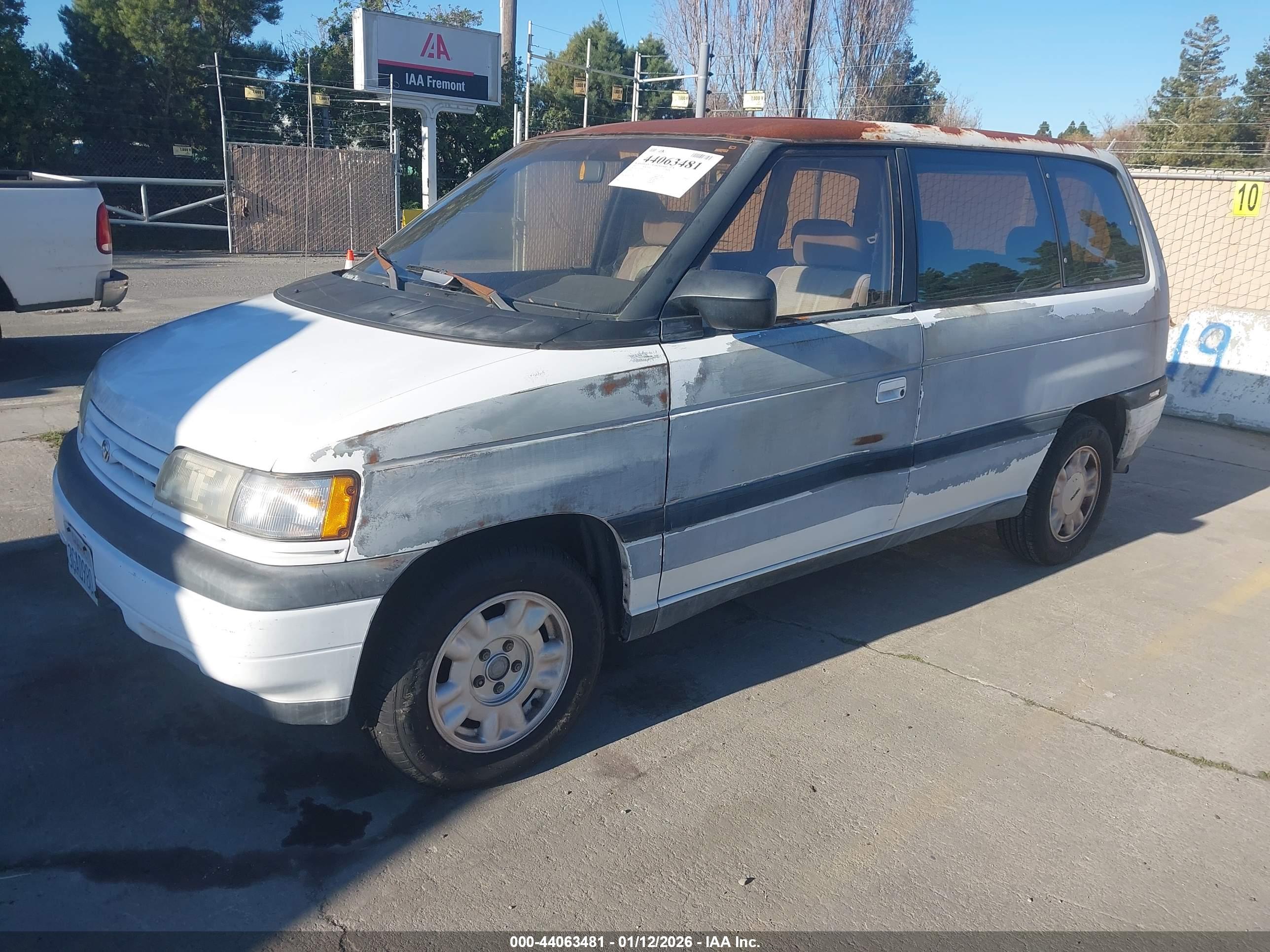 MAZDA MPV image 2