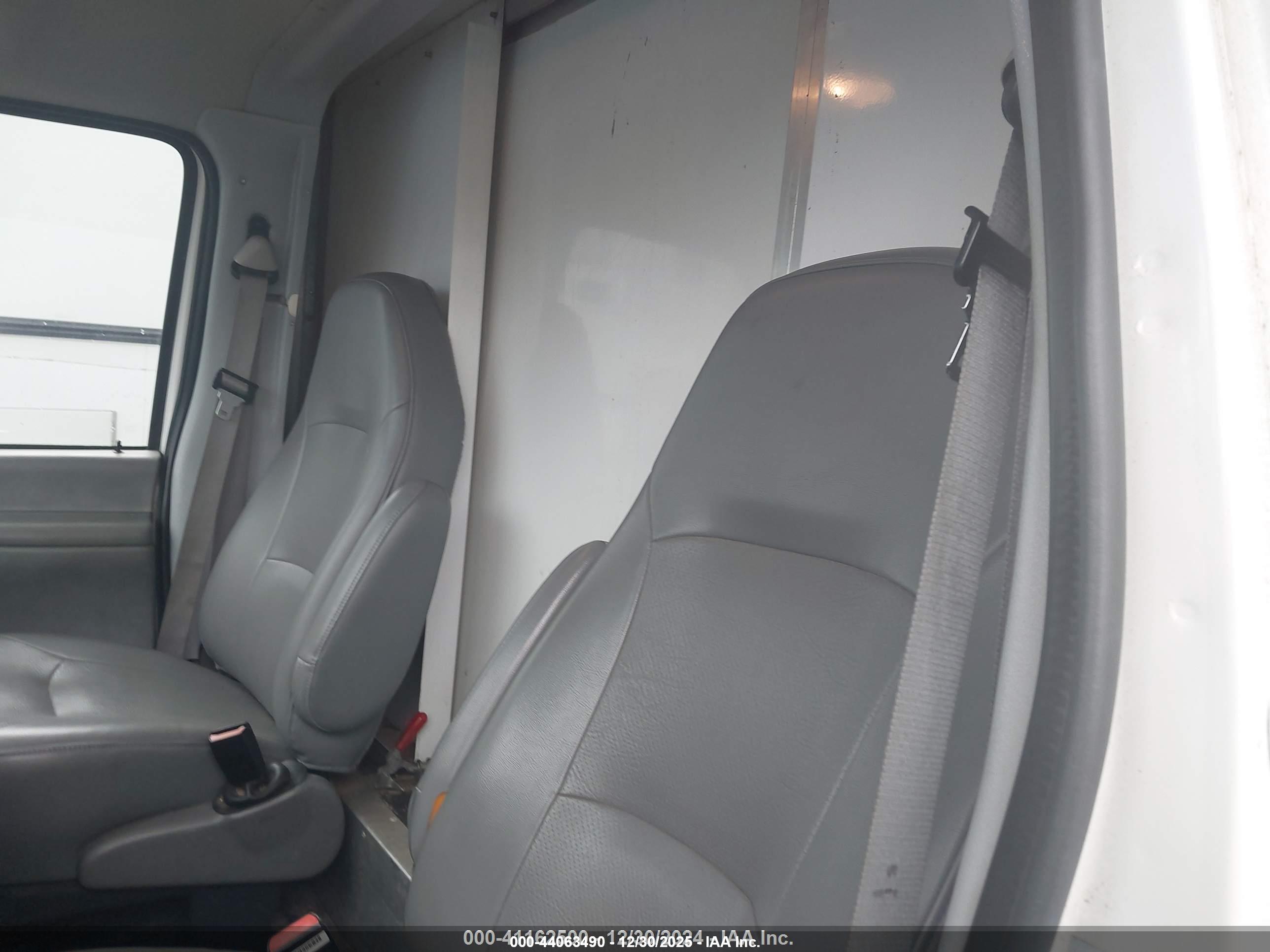 FORD E-350 image 7