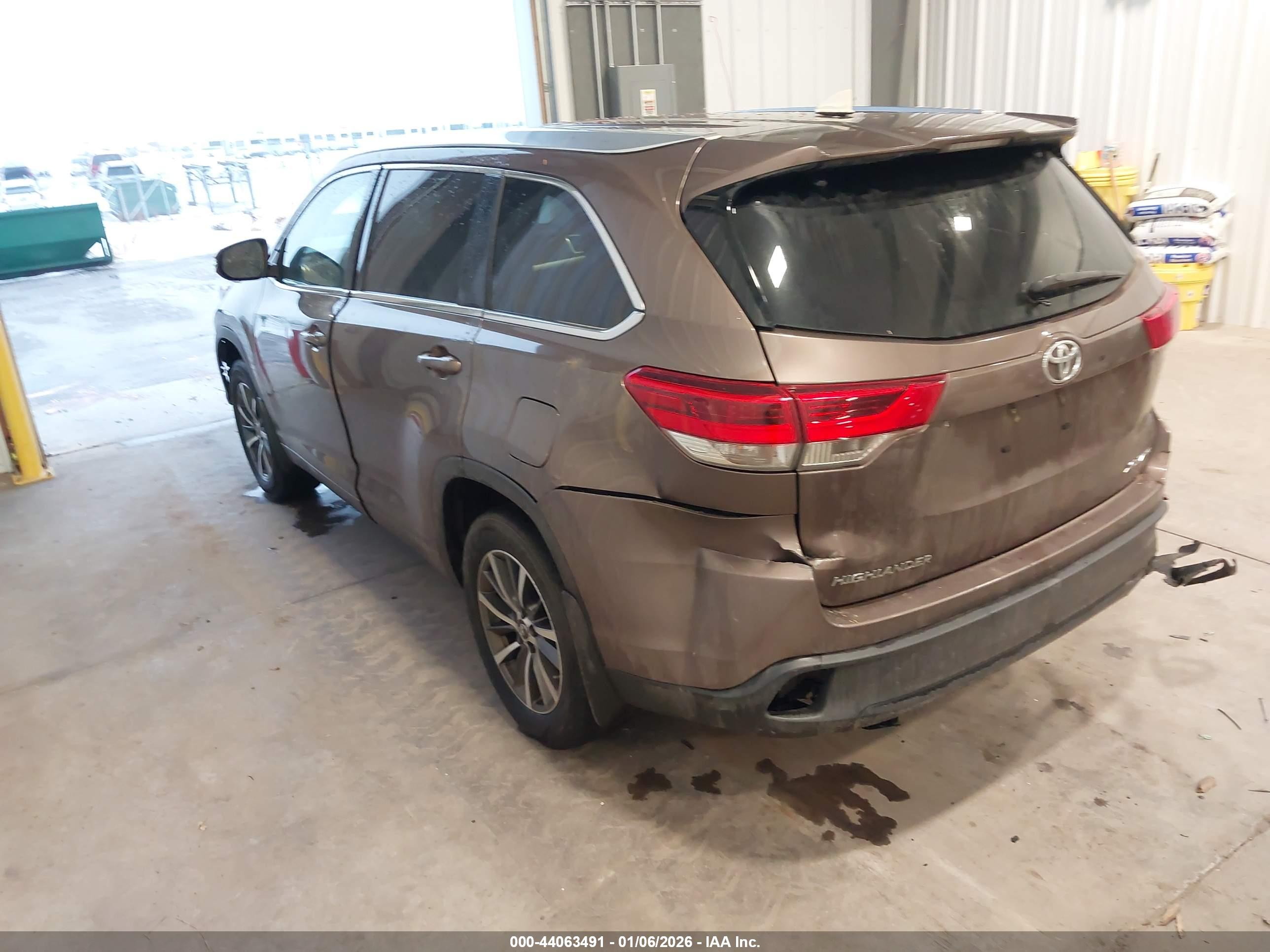 TOYOTA HIGHLANDER image 3