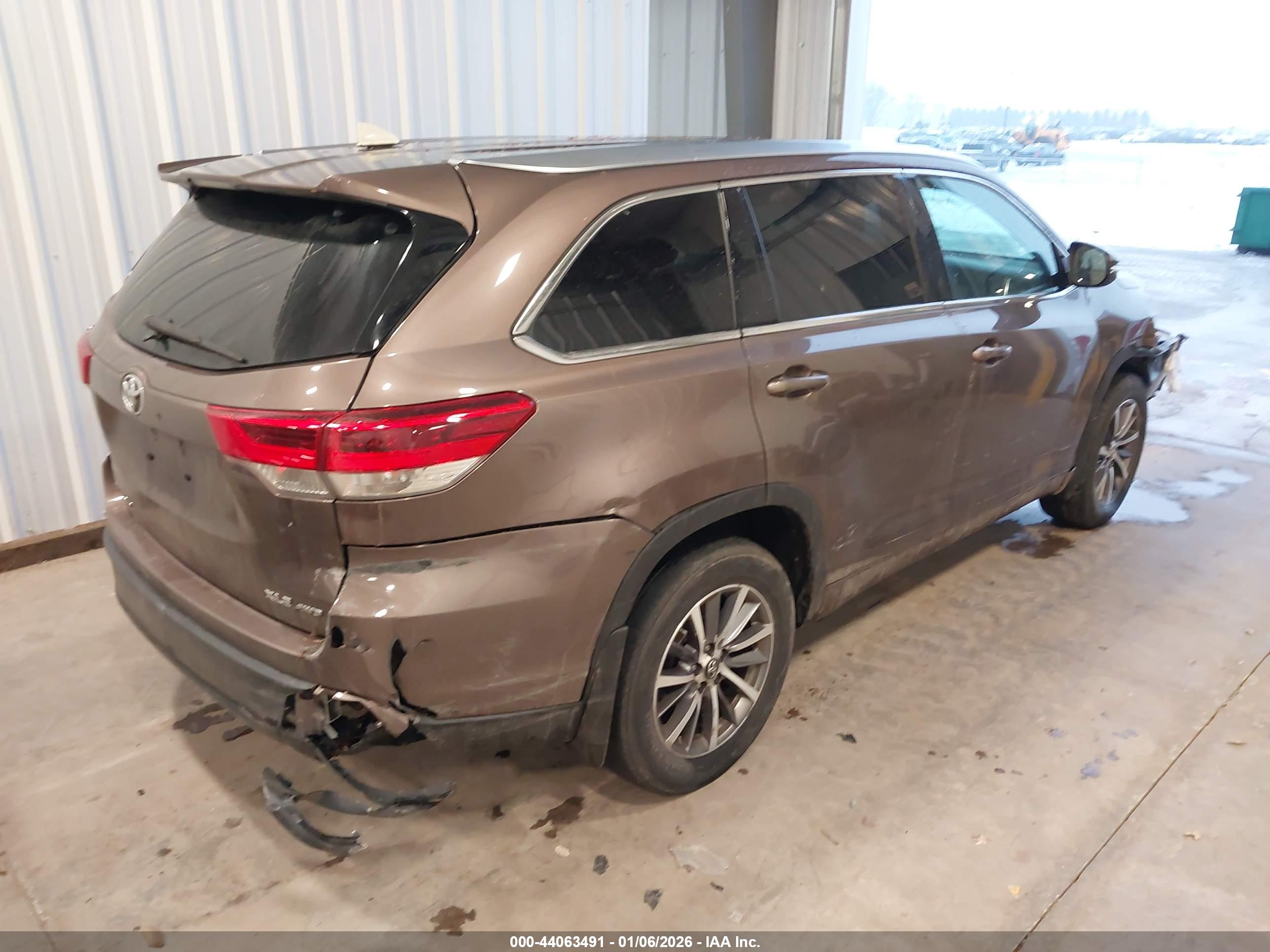 TOYOTA HIGHLANDER image 4