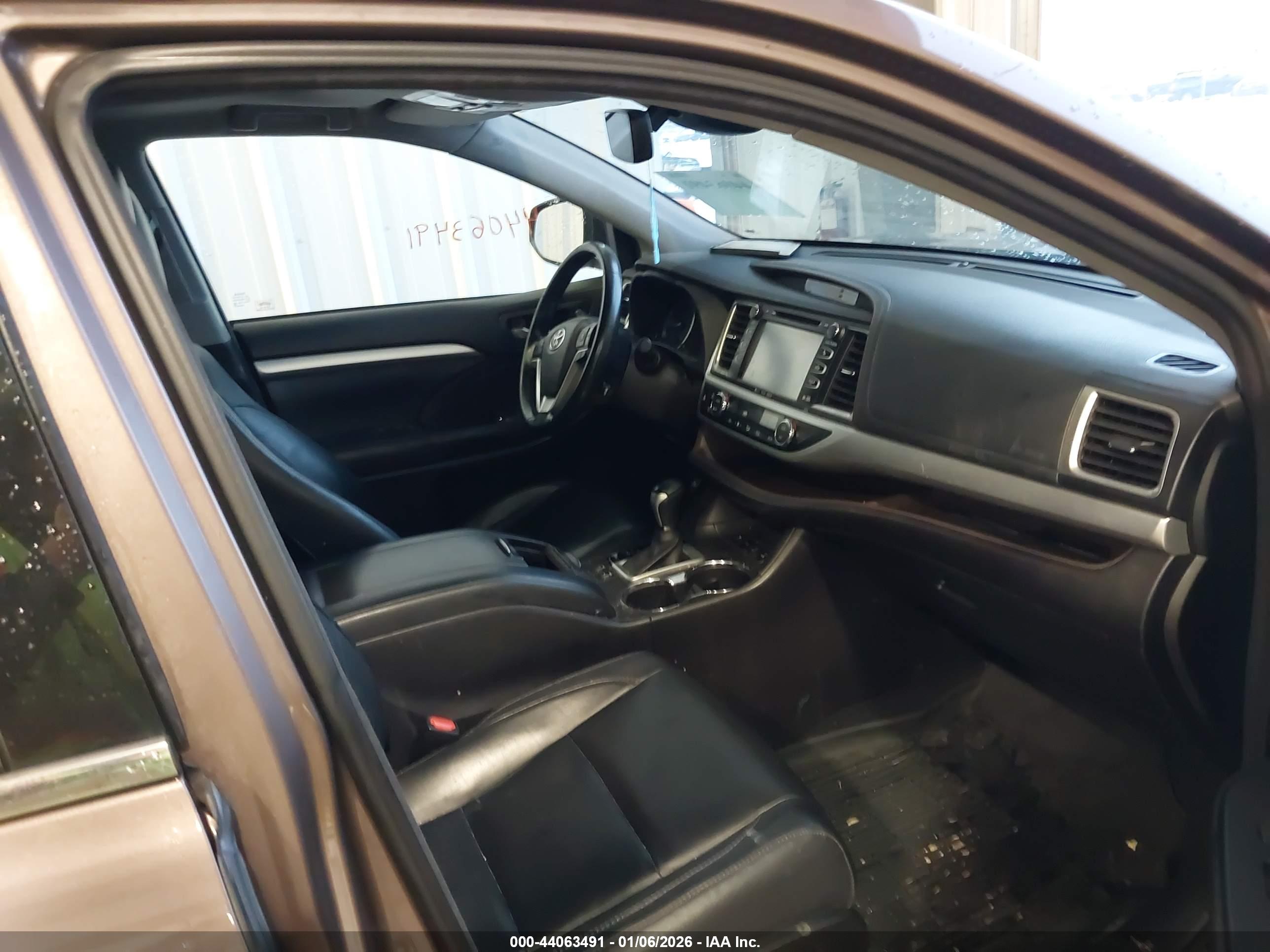 TOYOTA HIGHLANDER image 5