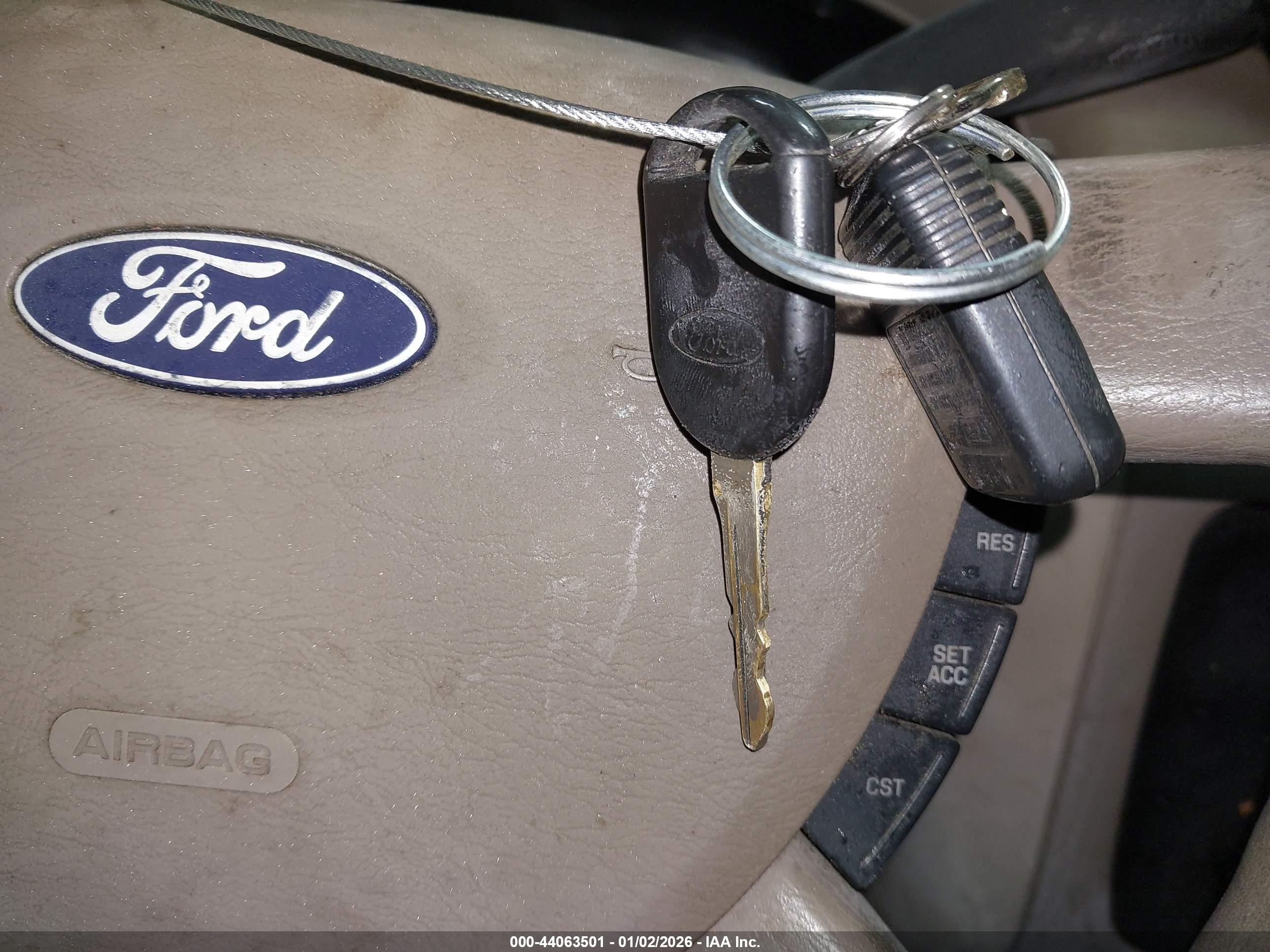 FORD TAURUS image 11