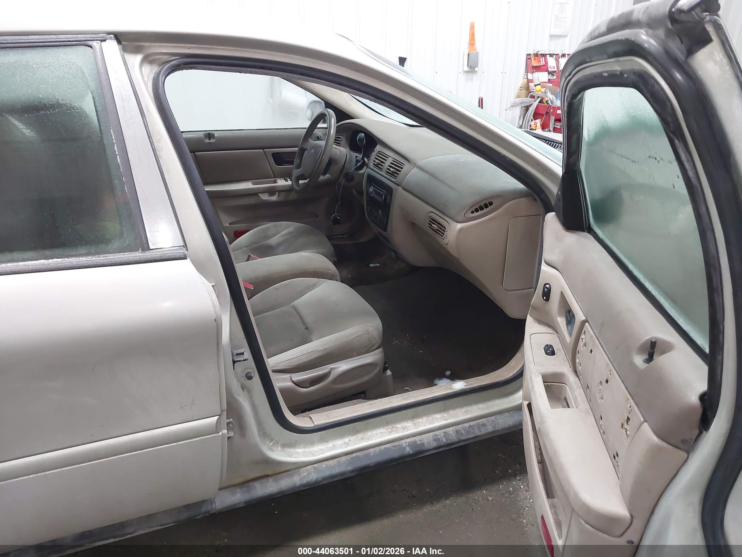 FORD TAURUS image 5