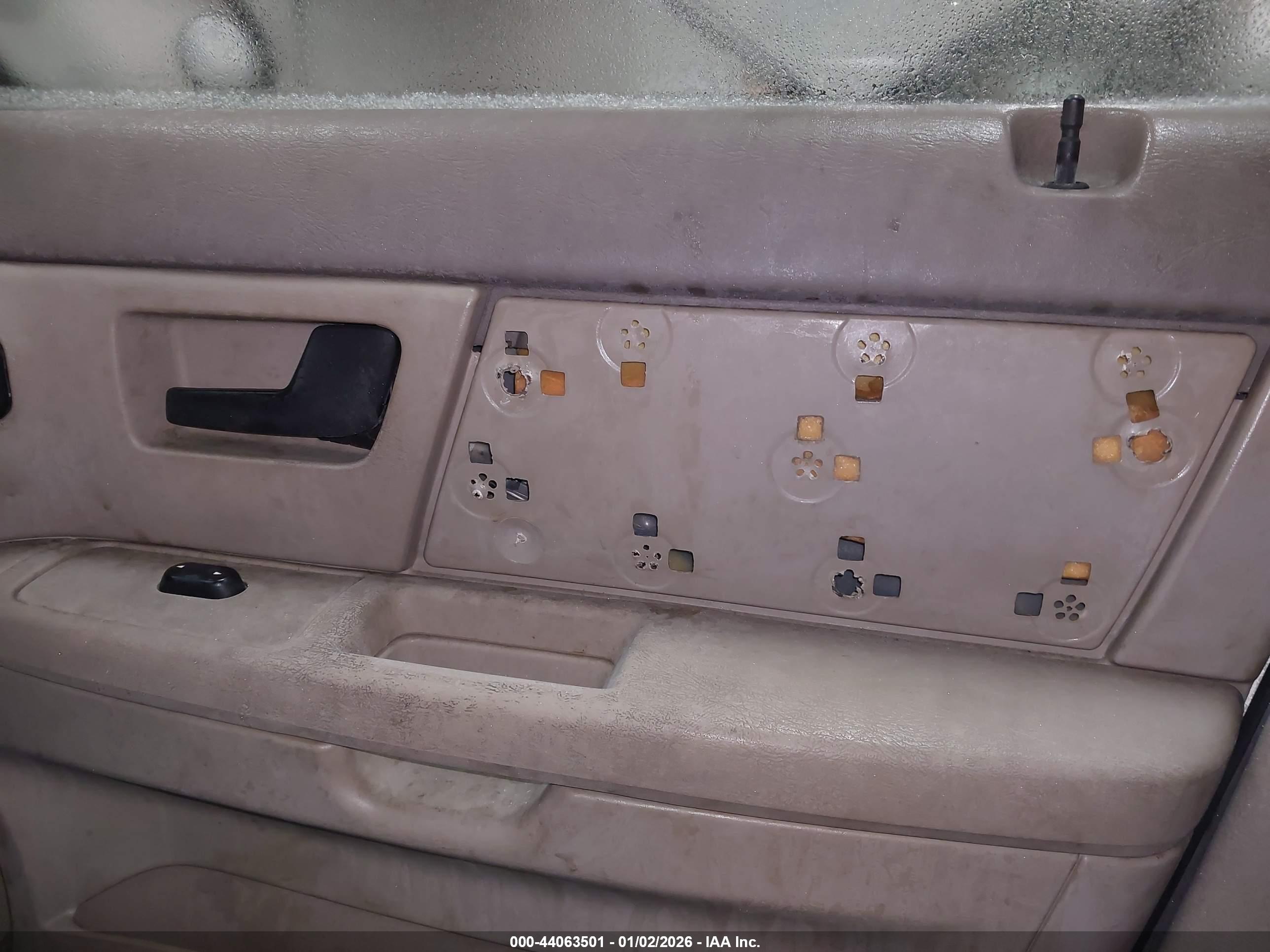 FORD TAURUS image 6