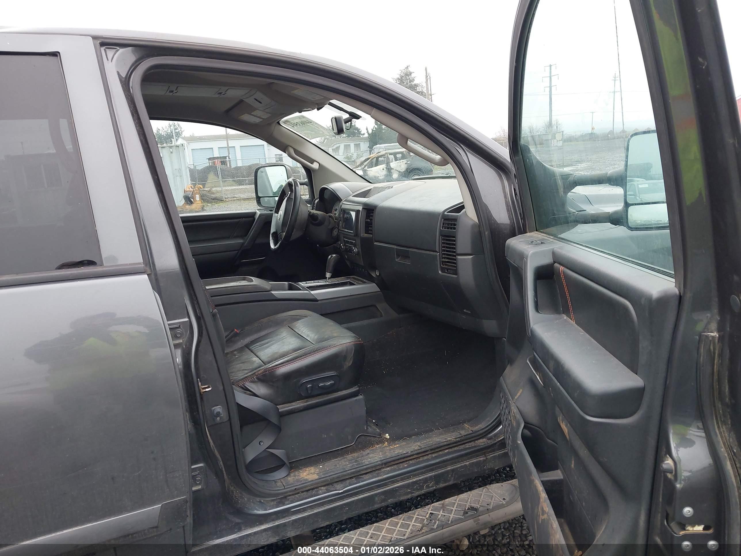 NISSAN TITAN image 5