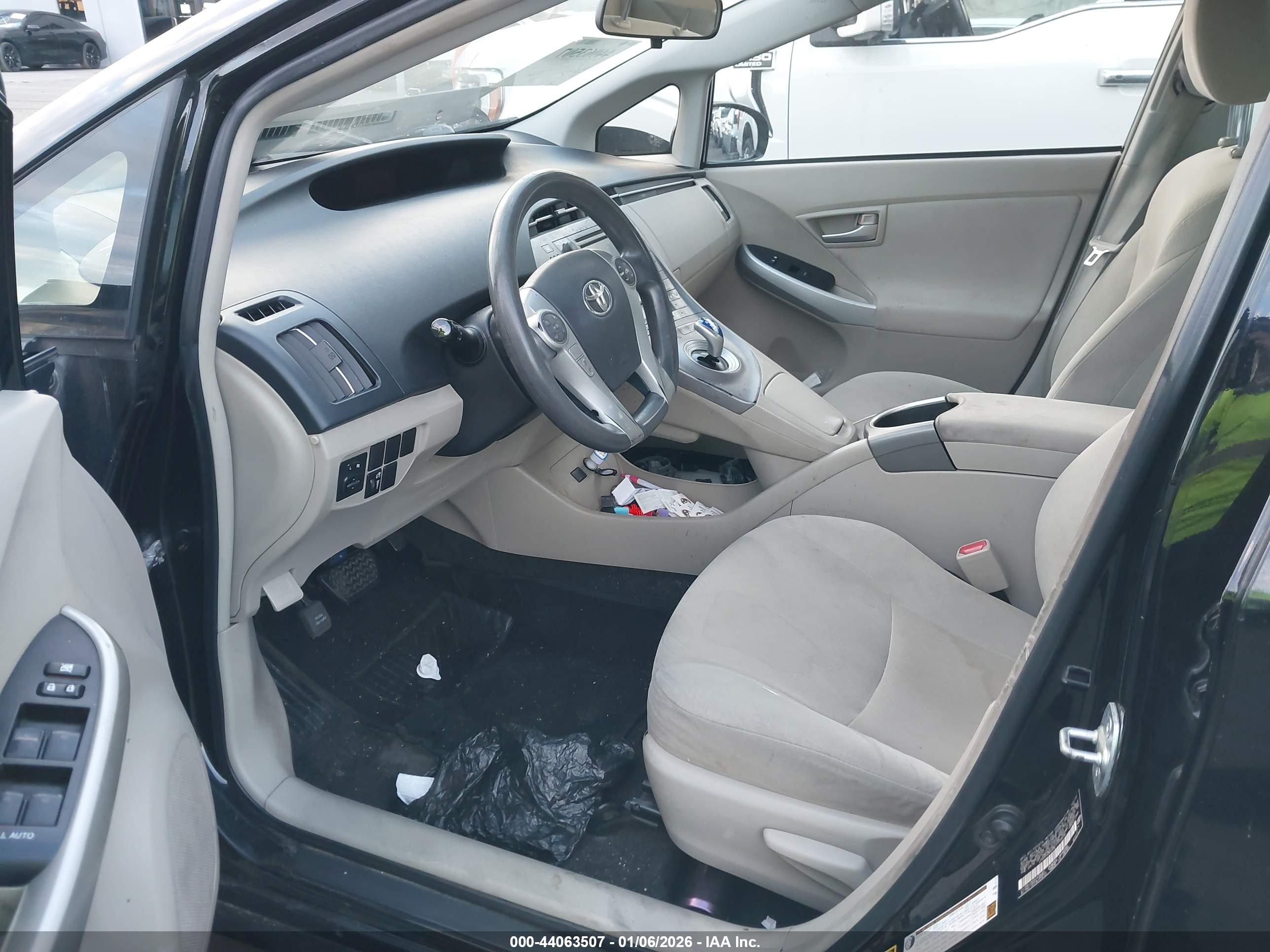 TOYOTA PRIUS image 5