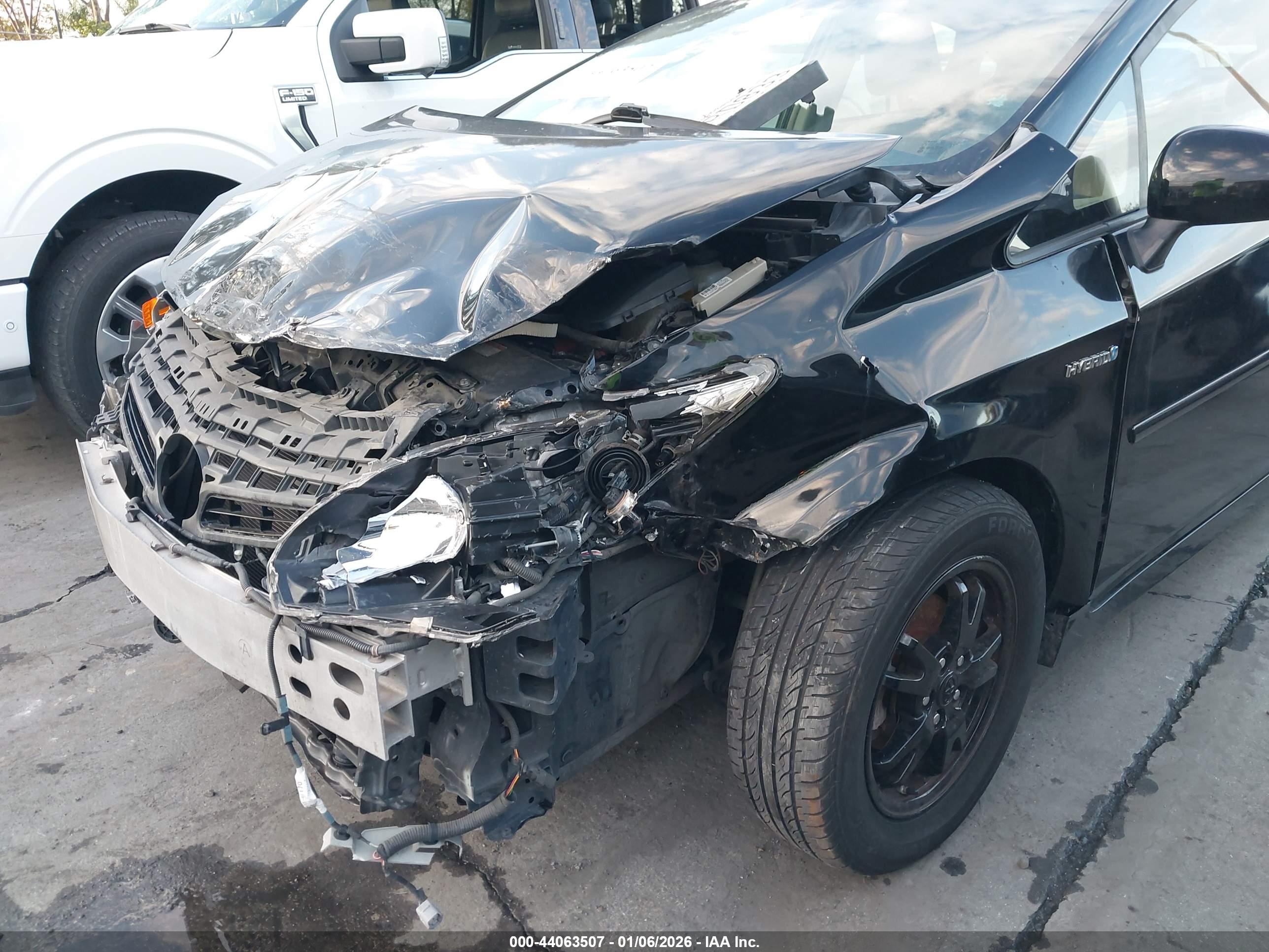 TOYOTA PRIUS image 6