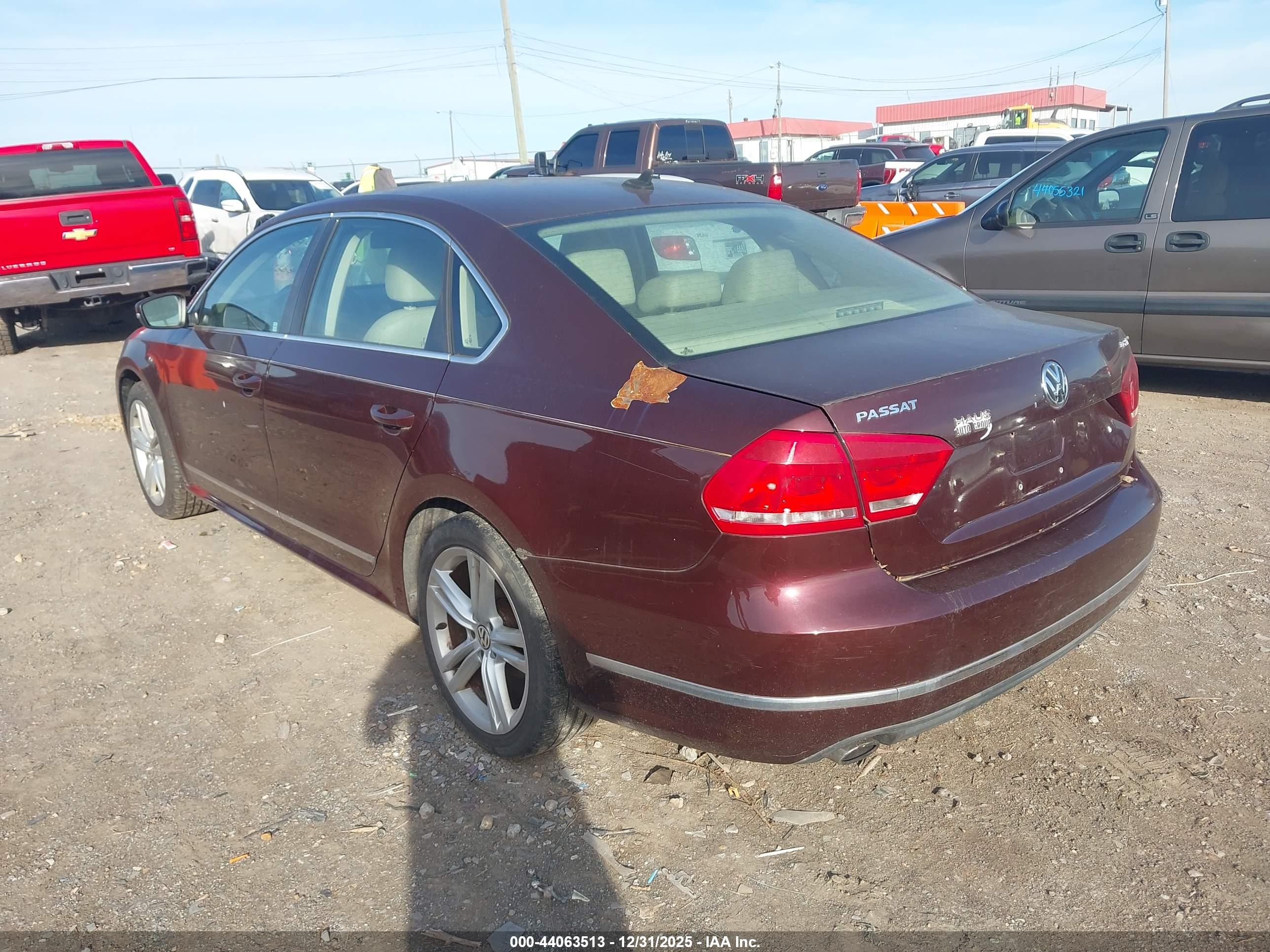 VOLKSWAGEN PASSAT image 3