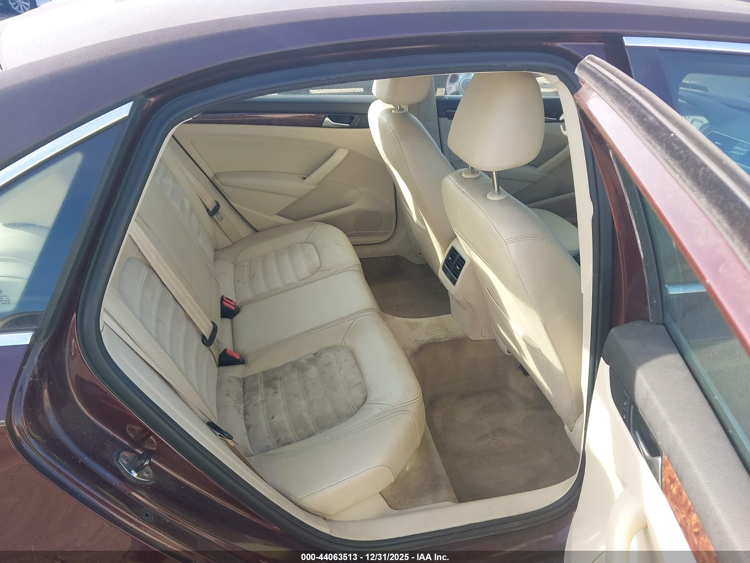 VOLKSWAGEN PASSAT image 8