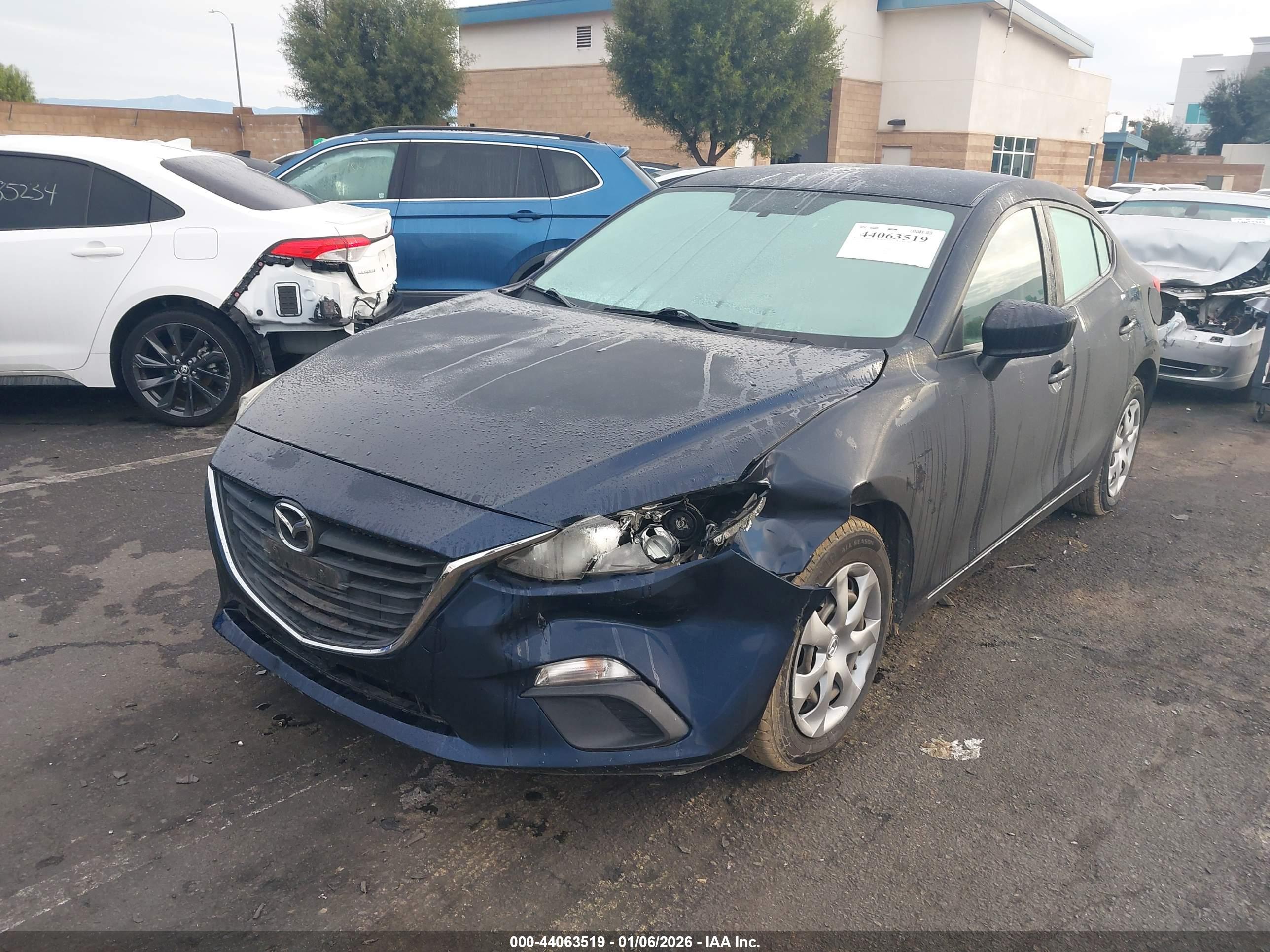 MAZDA MAZDA3 image 2