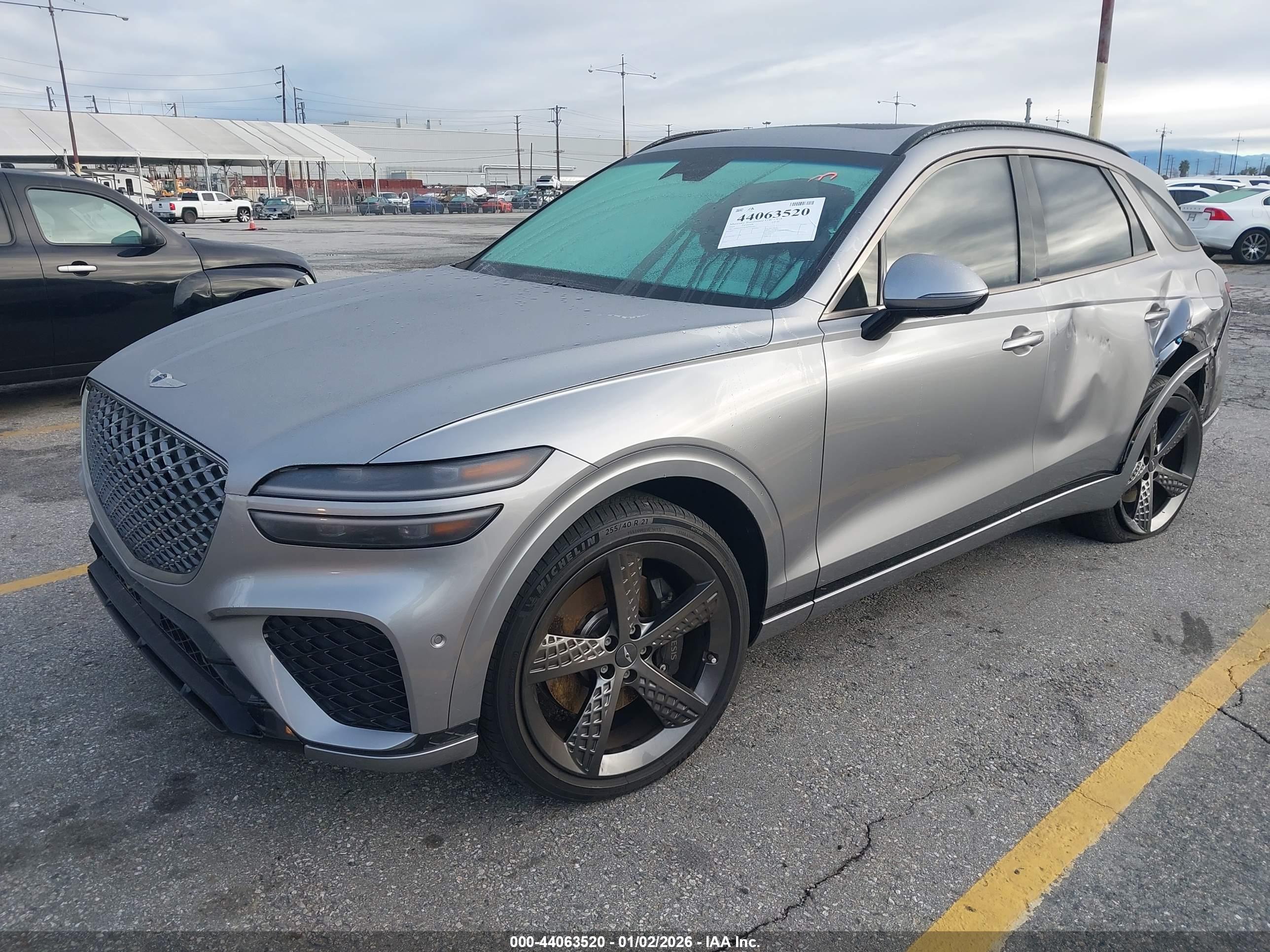 GENESIS GV70 image 2