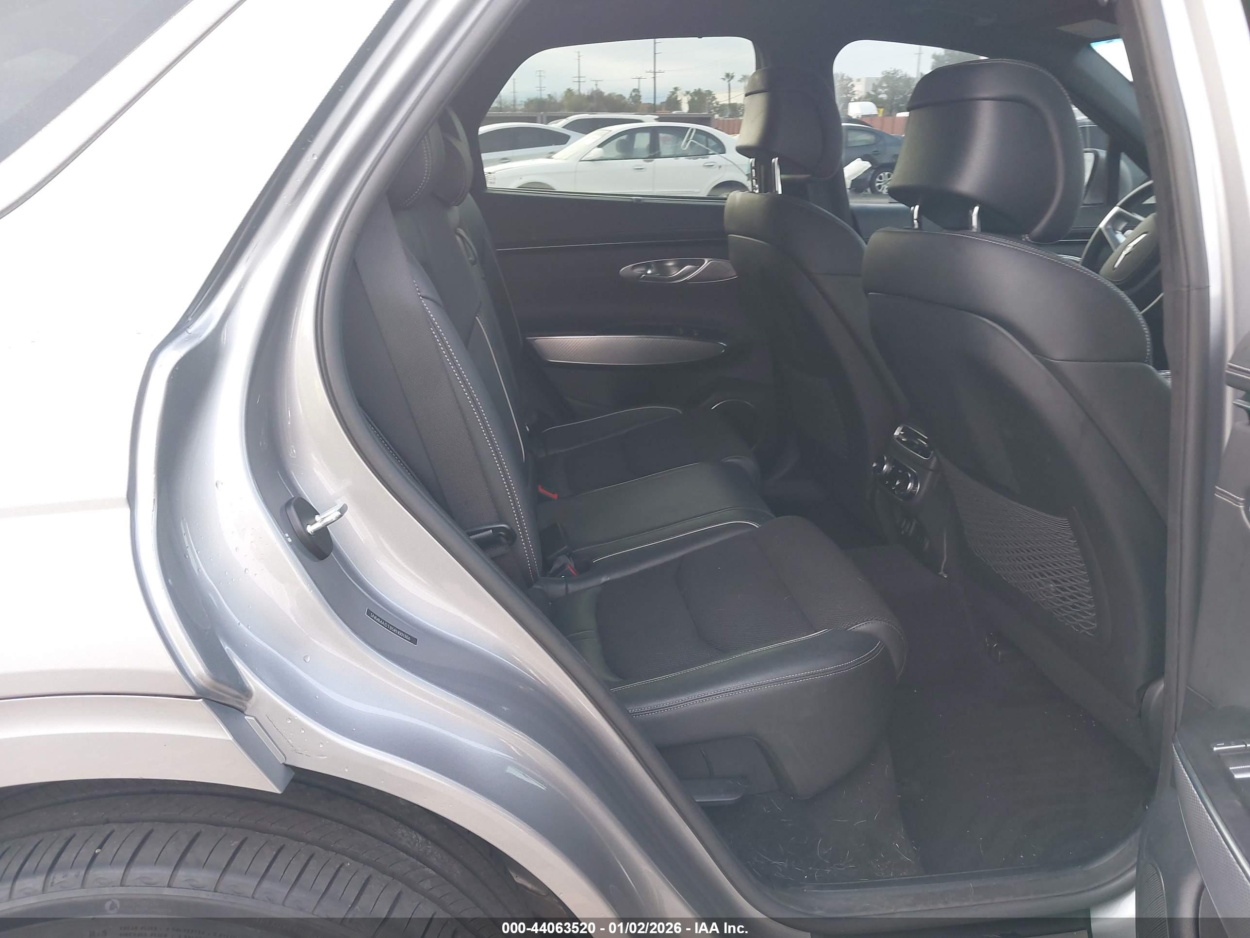 GENESIS GV70 image 8
