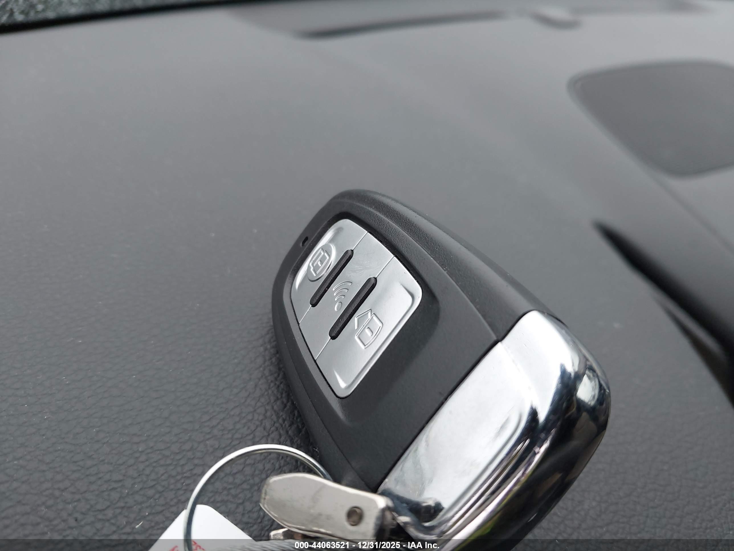 HYUNDAI SANTA image 11