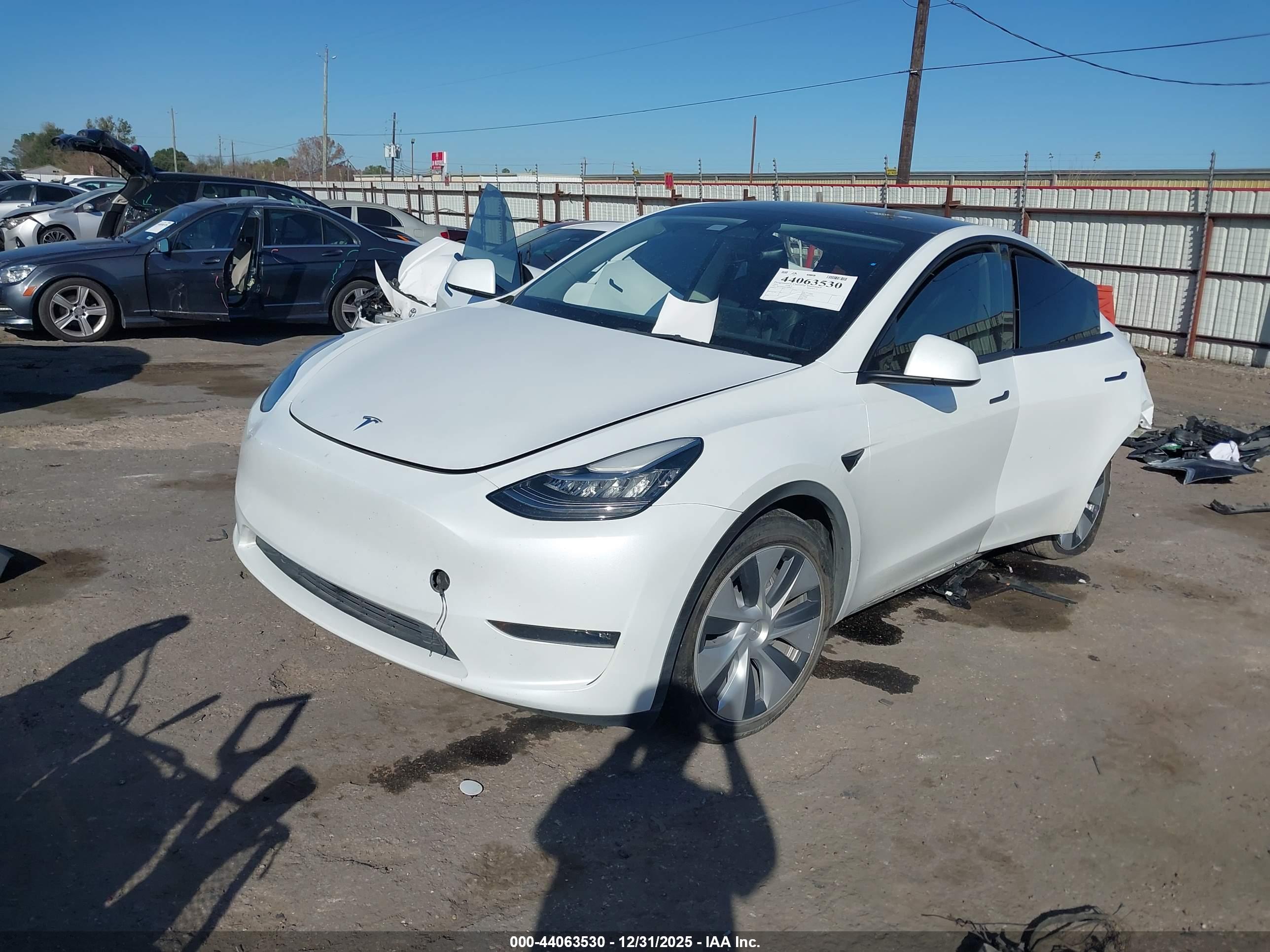 TESLA MODEL image 2