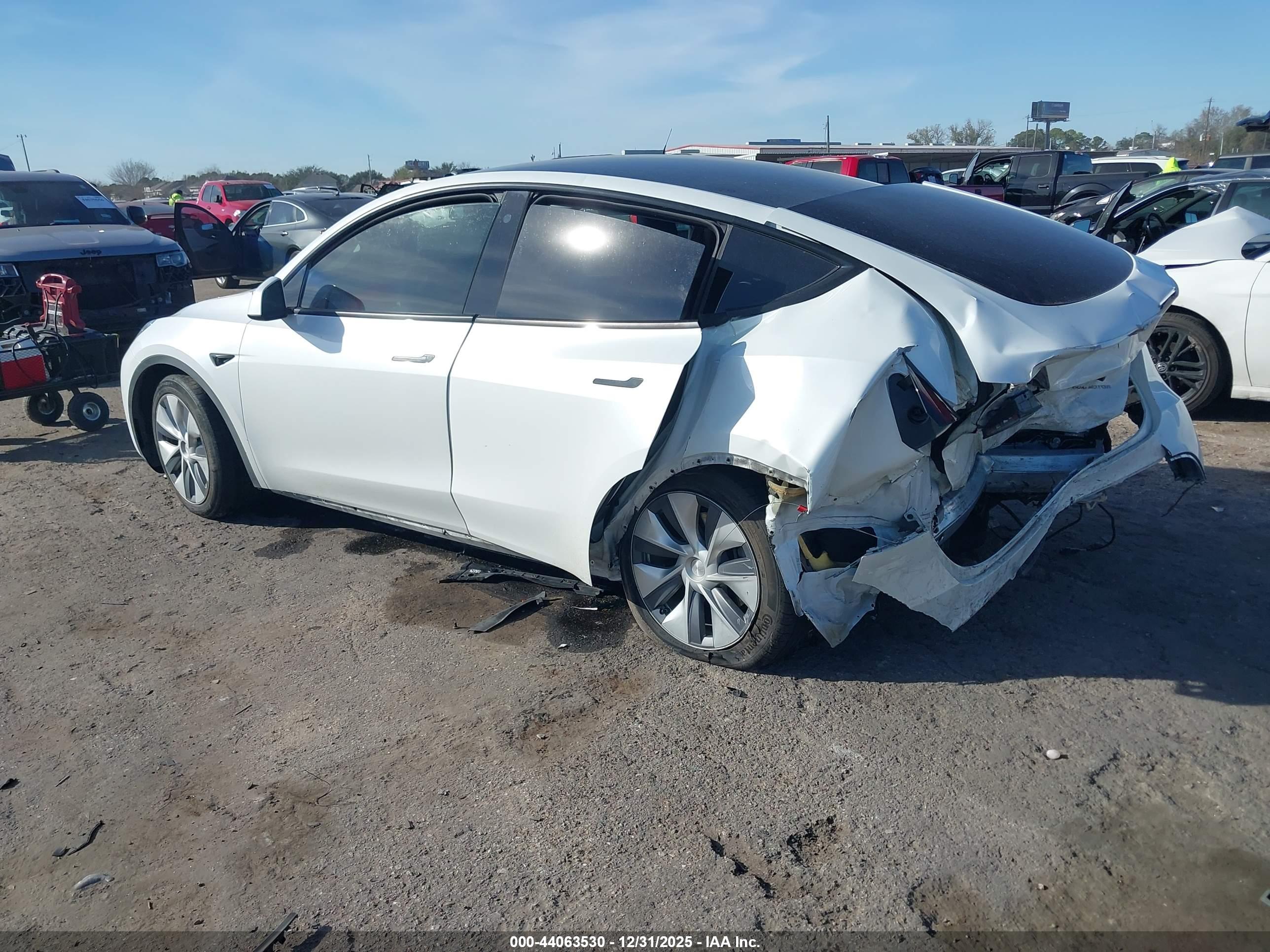 TESLA MODEL image 3