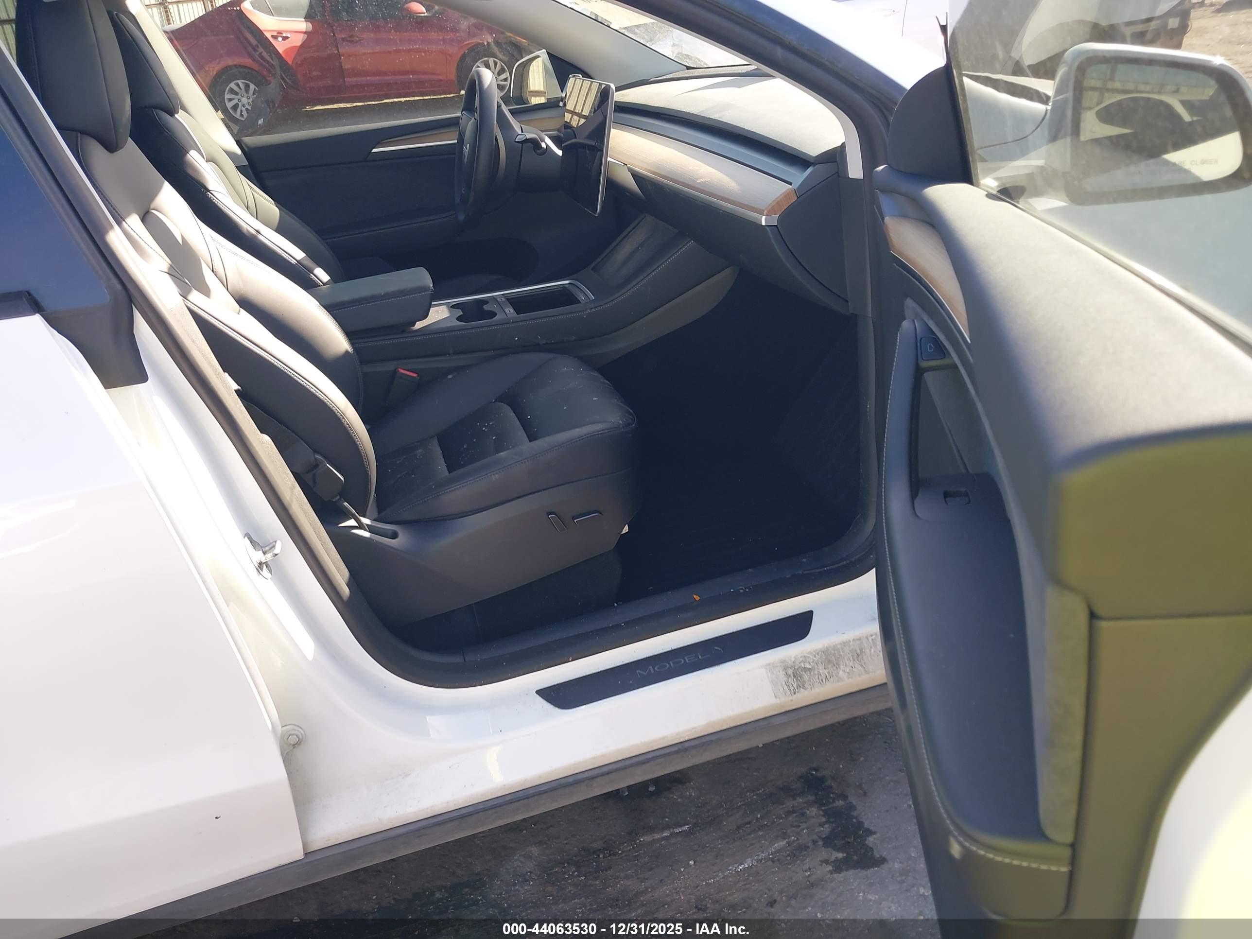 TESLA MODEL image 5
