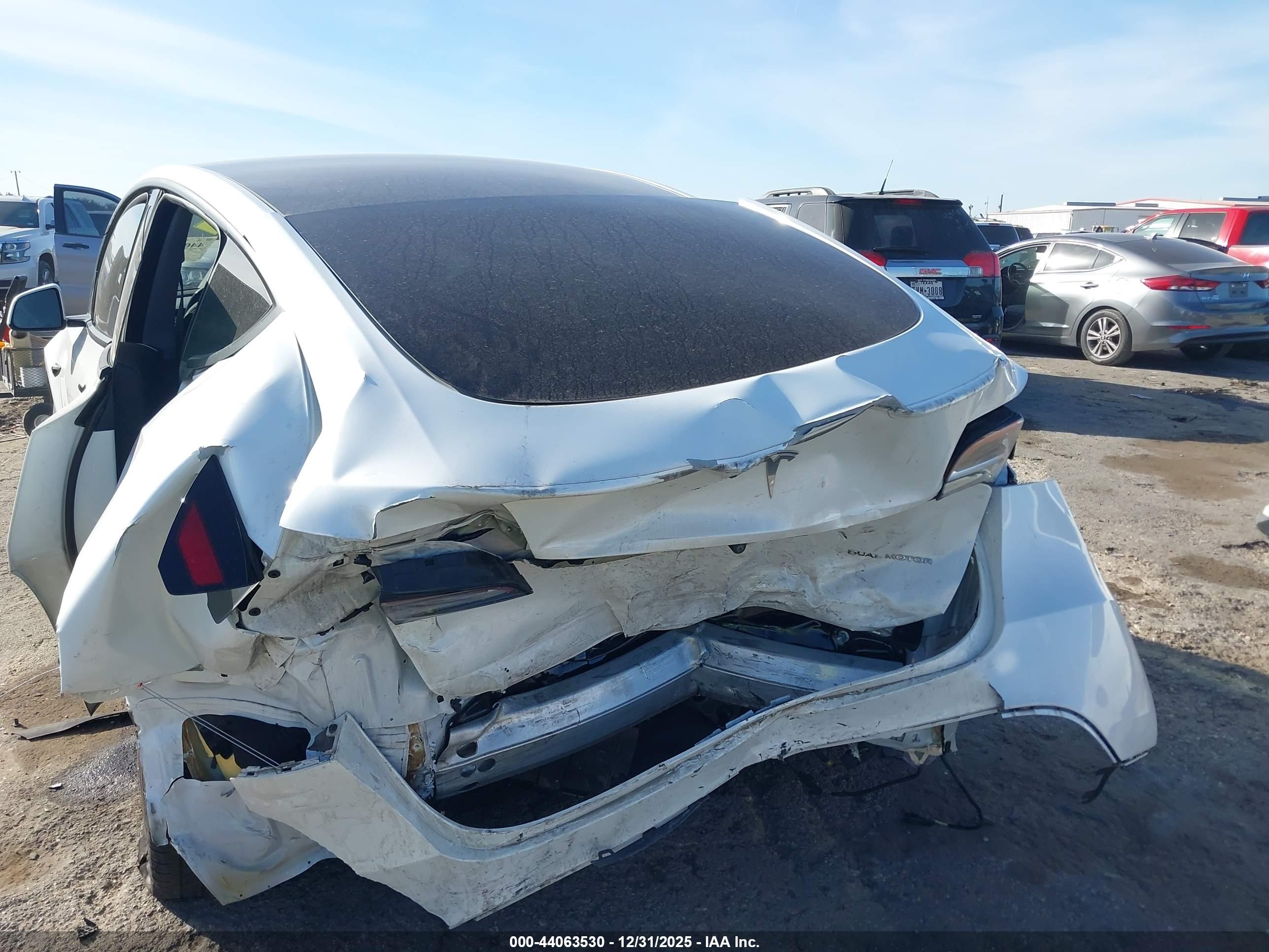TESLA MODEL image 6