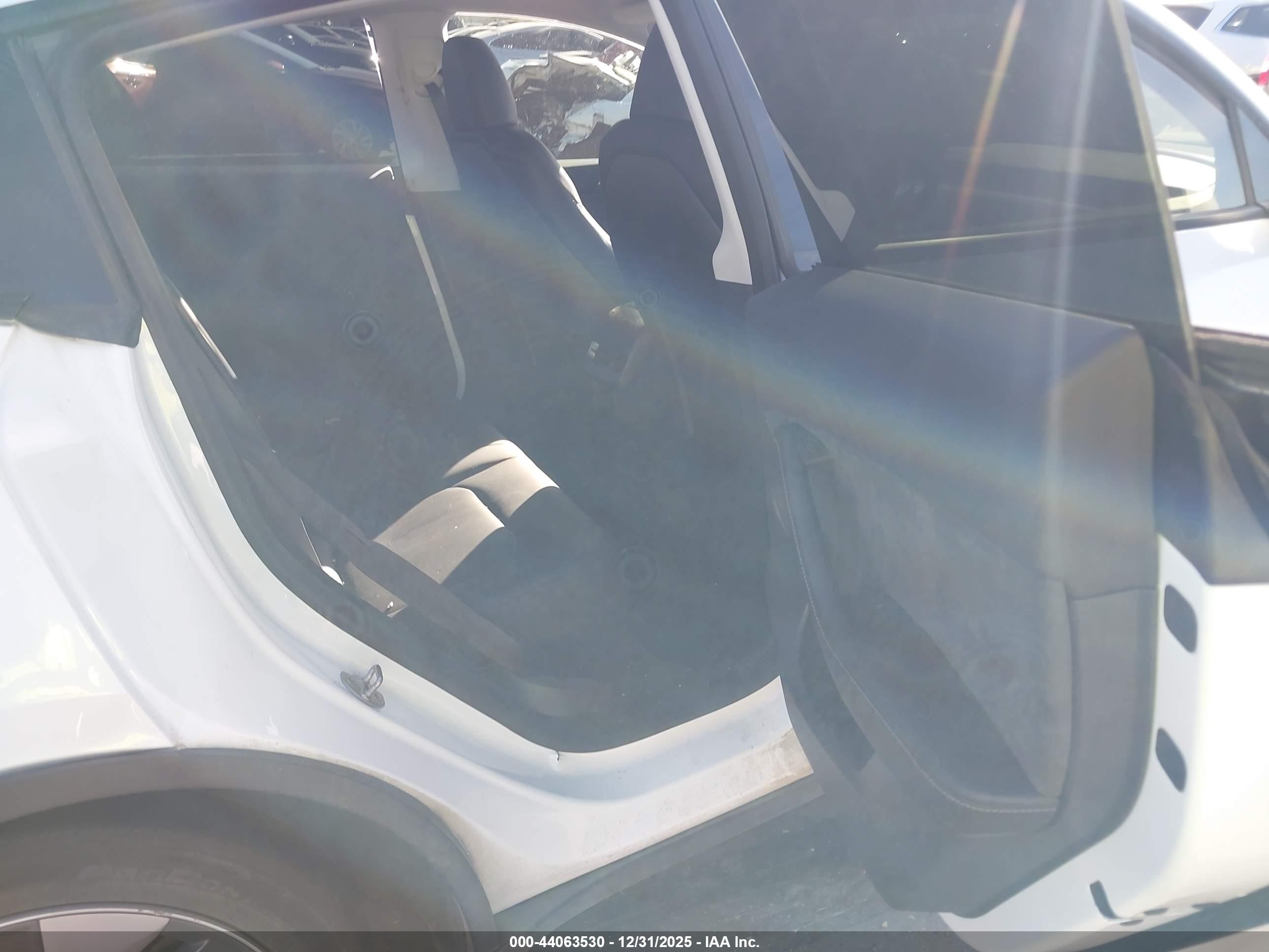 TESLA MODEL image 8