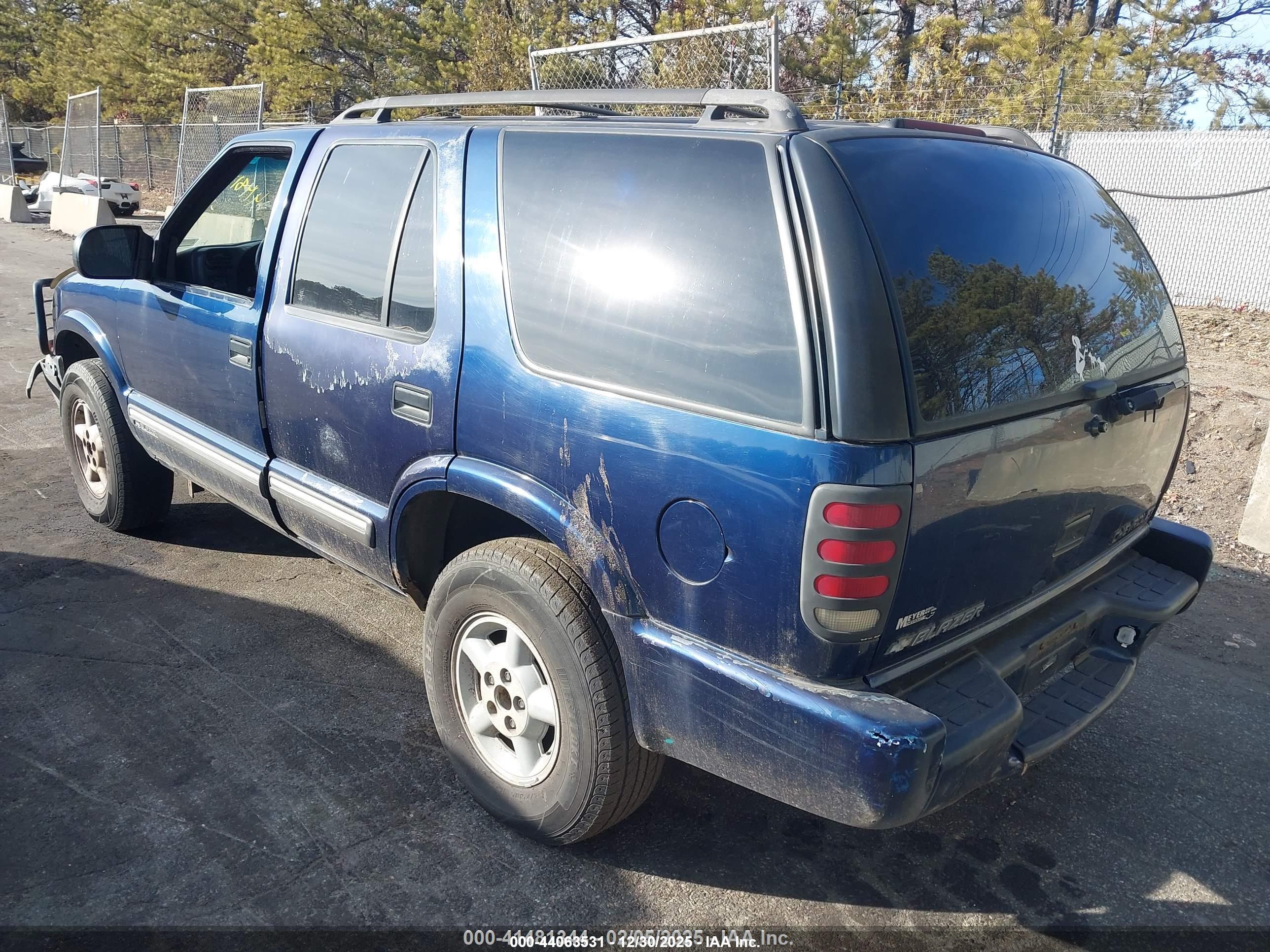CHEVROLET BLAZER image 3