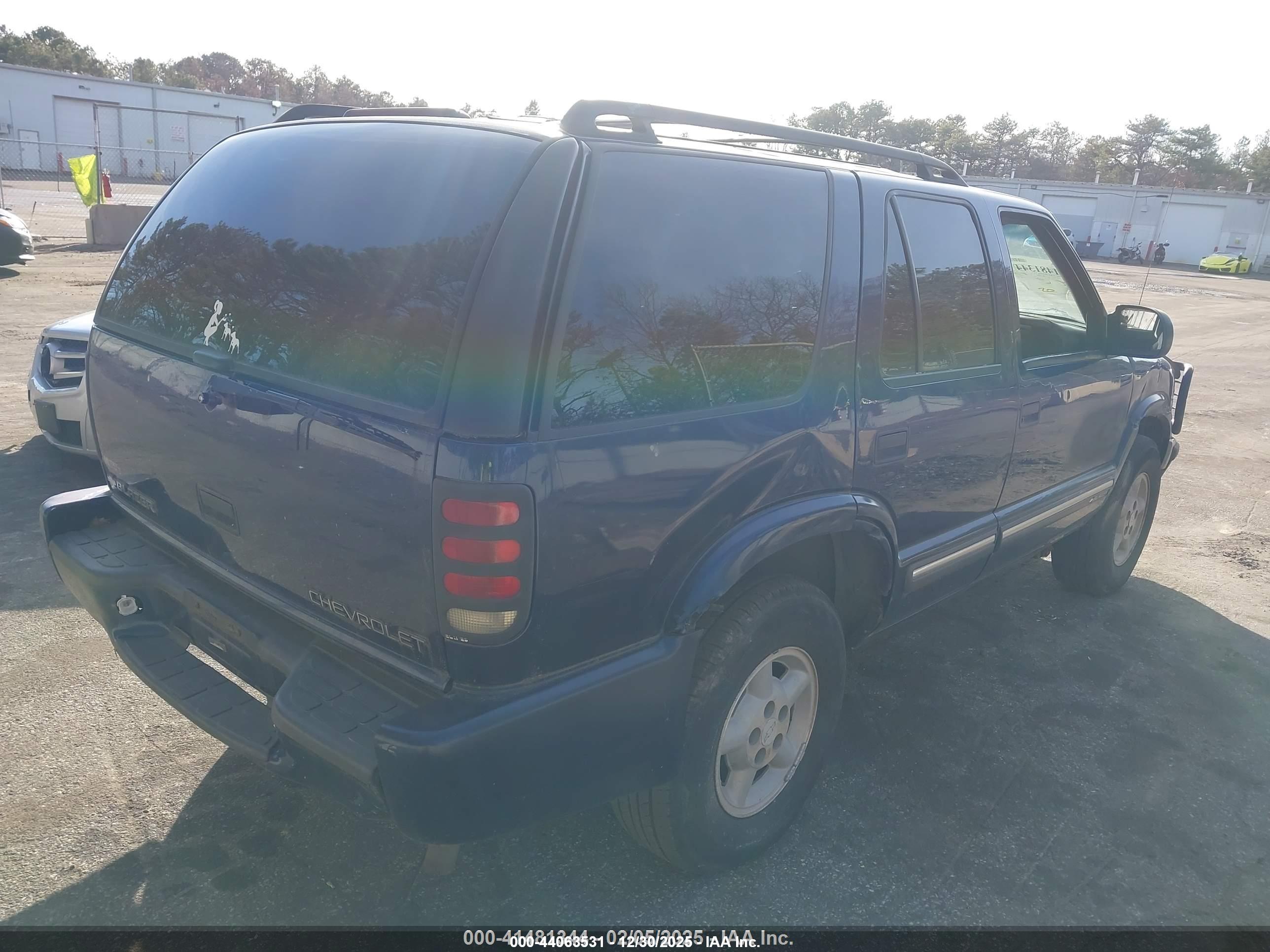 CHEVROLET BLAZER image 4