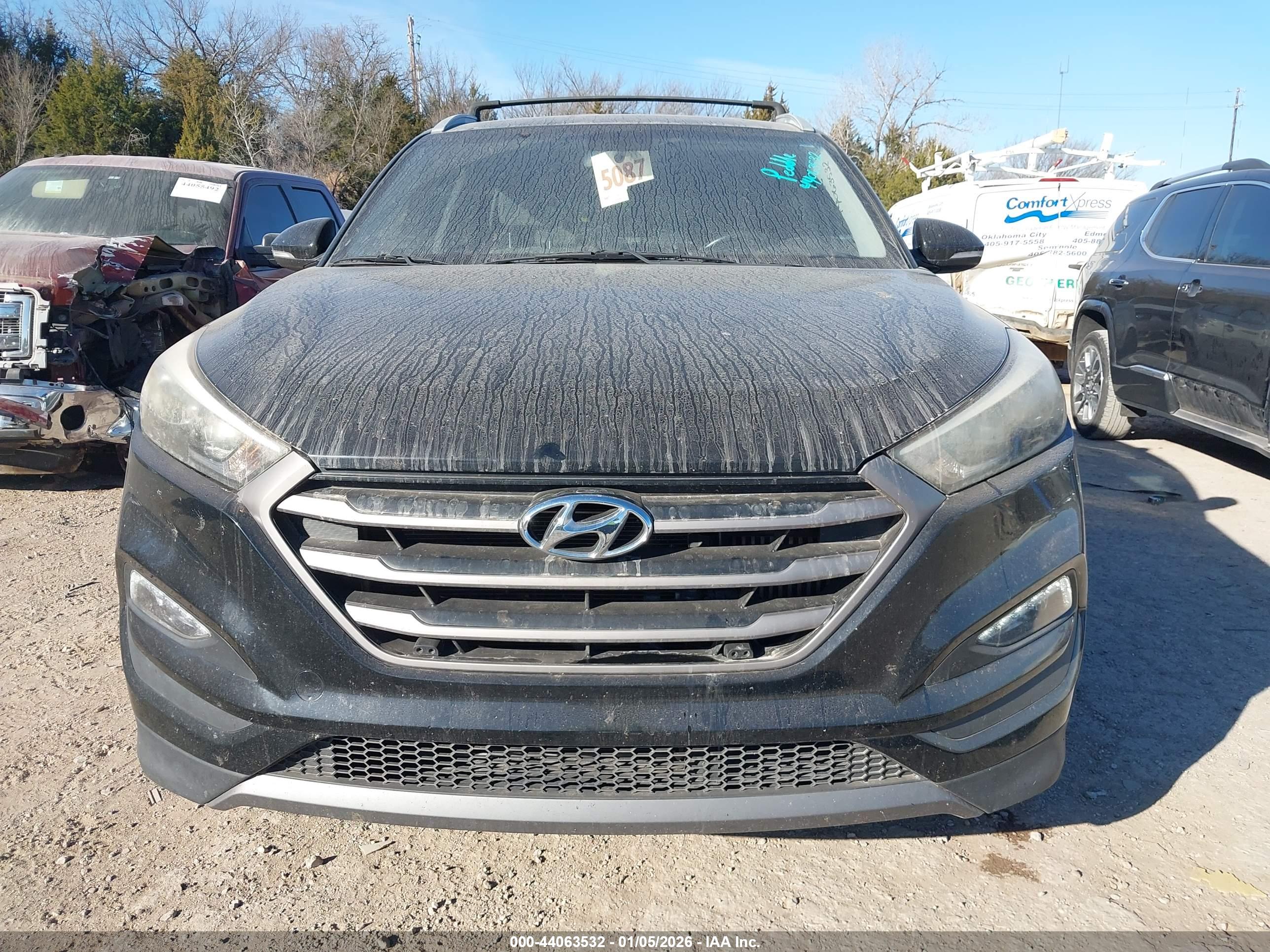 HYUNDAI TUCSON image 6