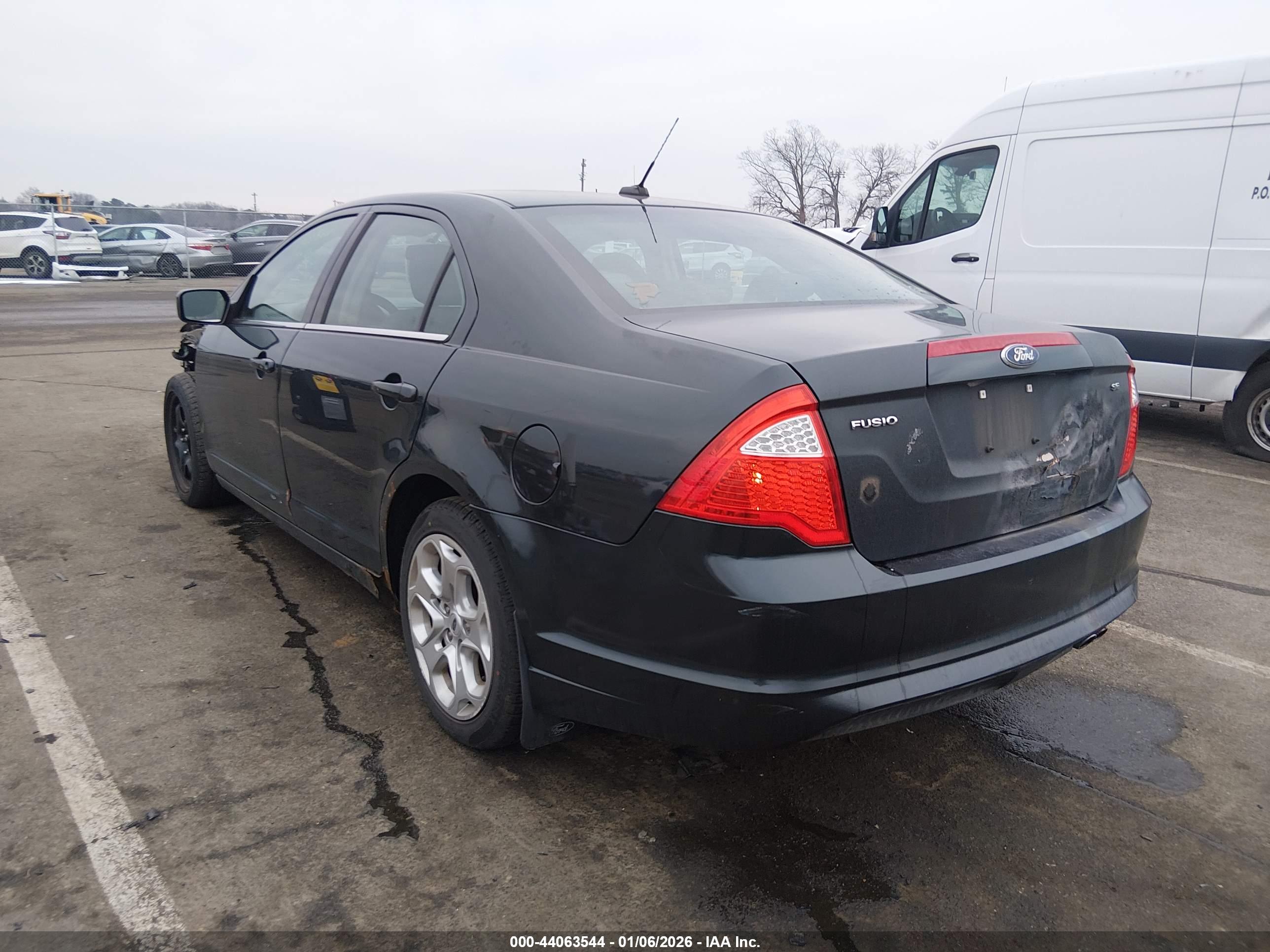 FORD FUSION image 3