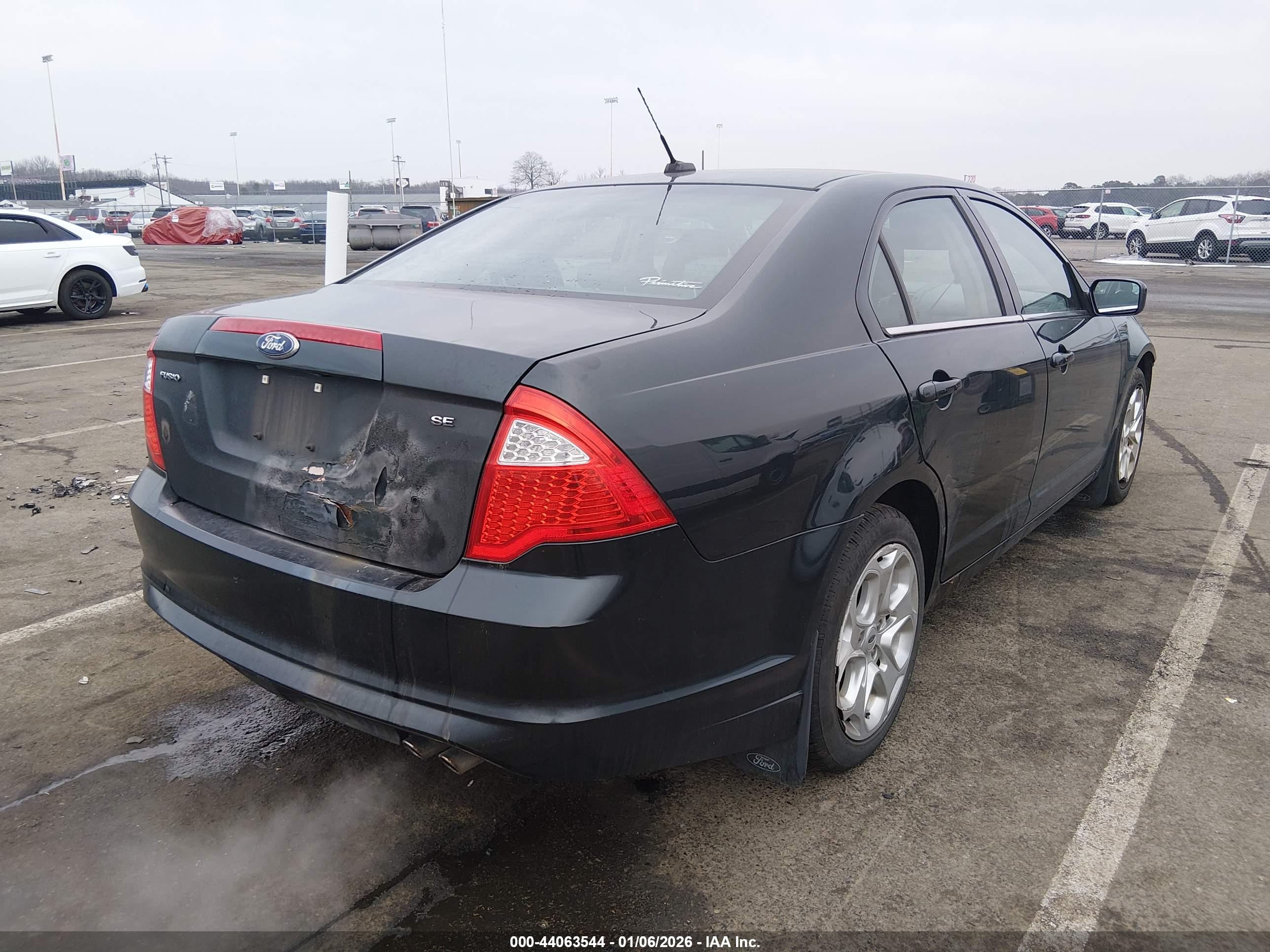 FORD FUSION image 4