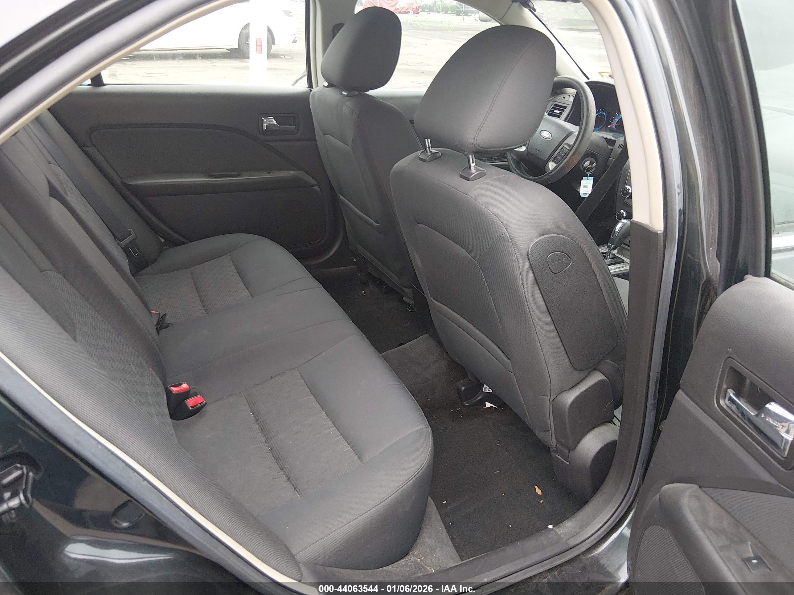 FORD FUSION image 8