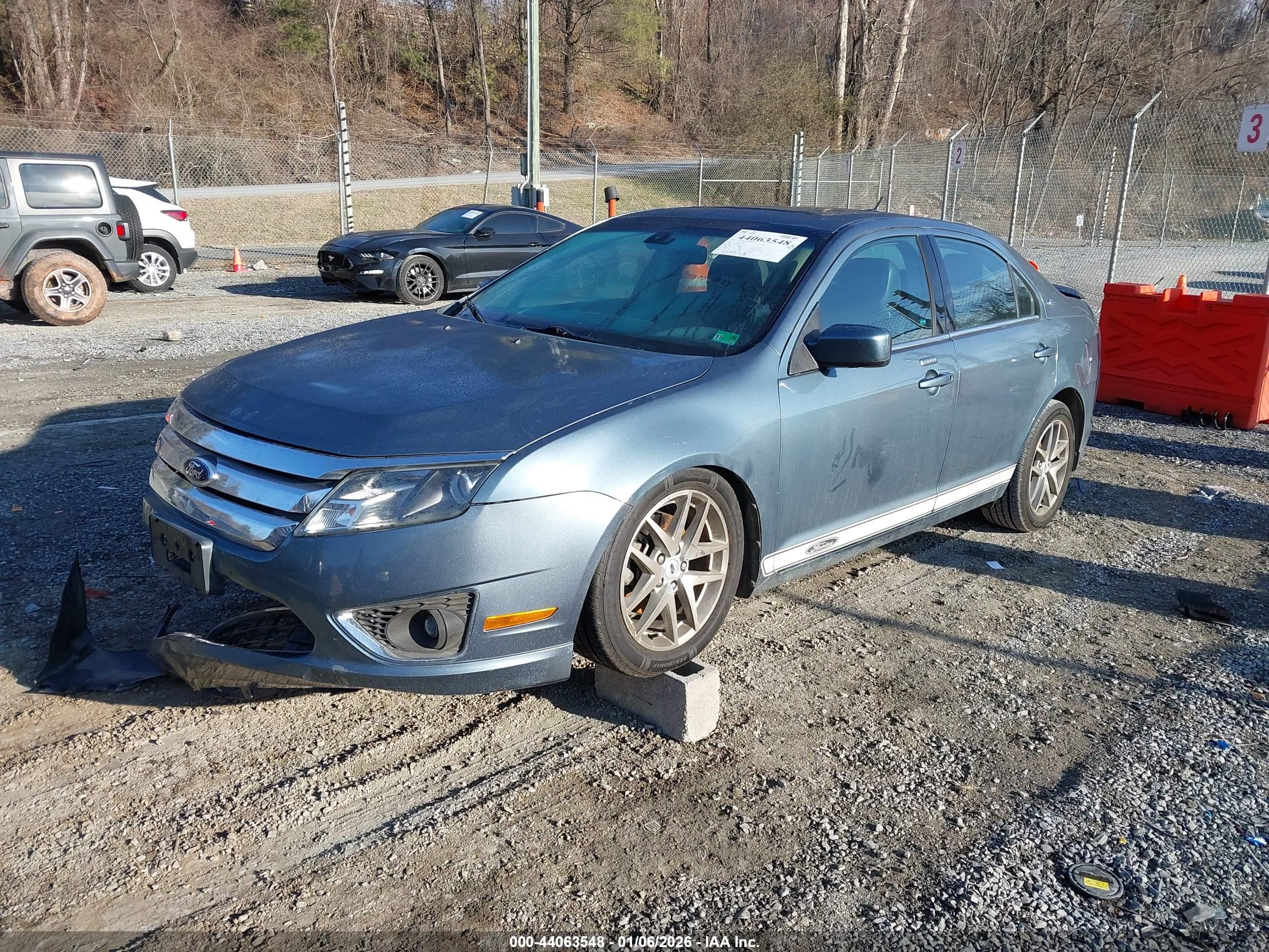 FORD FUSION image 2