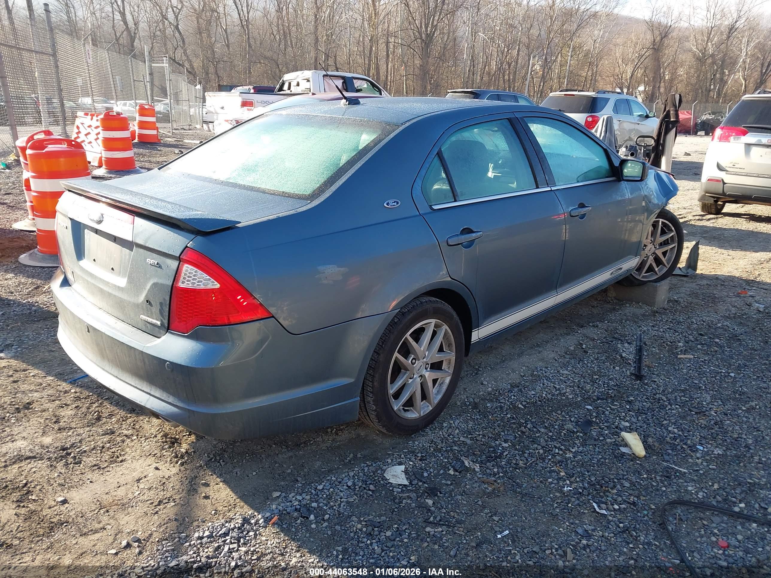 FORD FUSION image 4