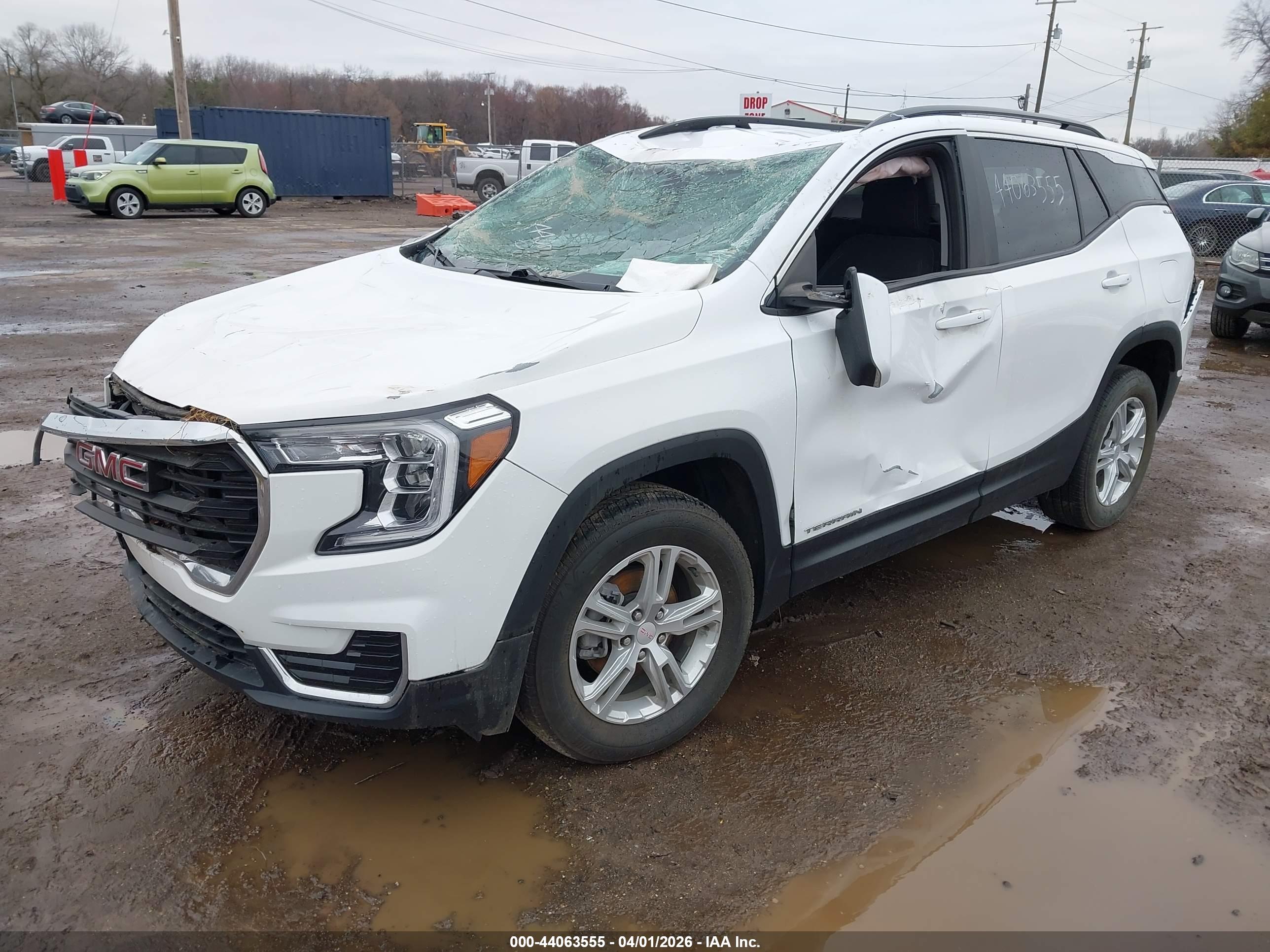 GMC TERRAIN image 2