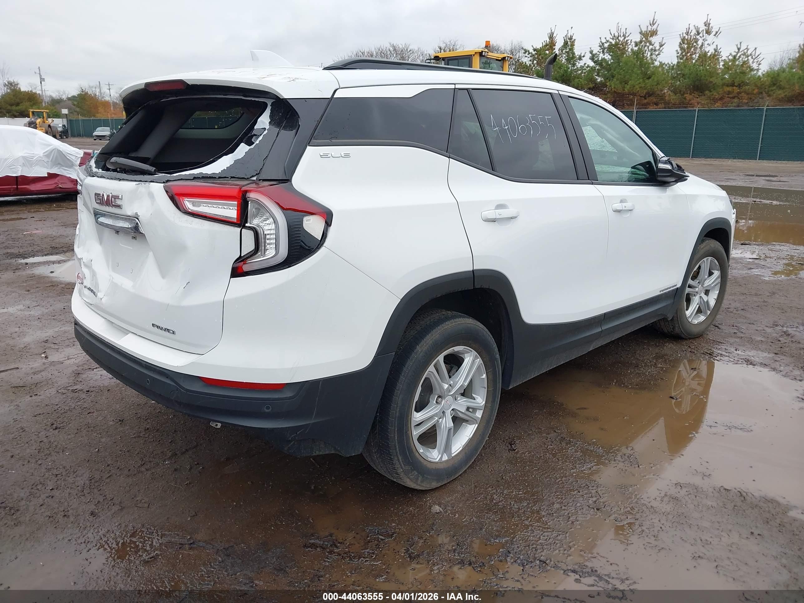 GMC TERRAIN image 4