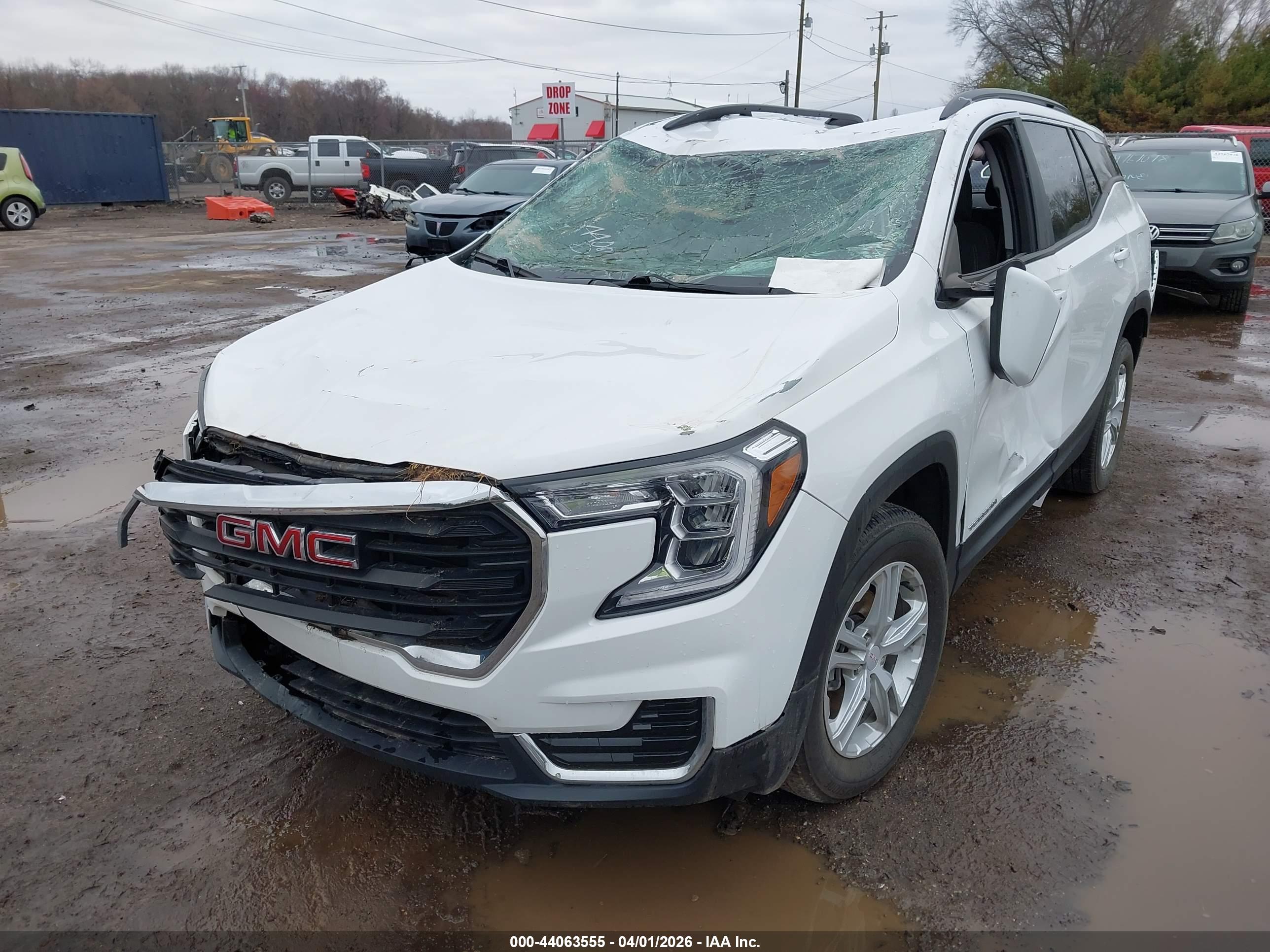 GMC TERRAIN image 6