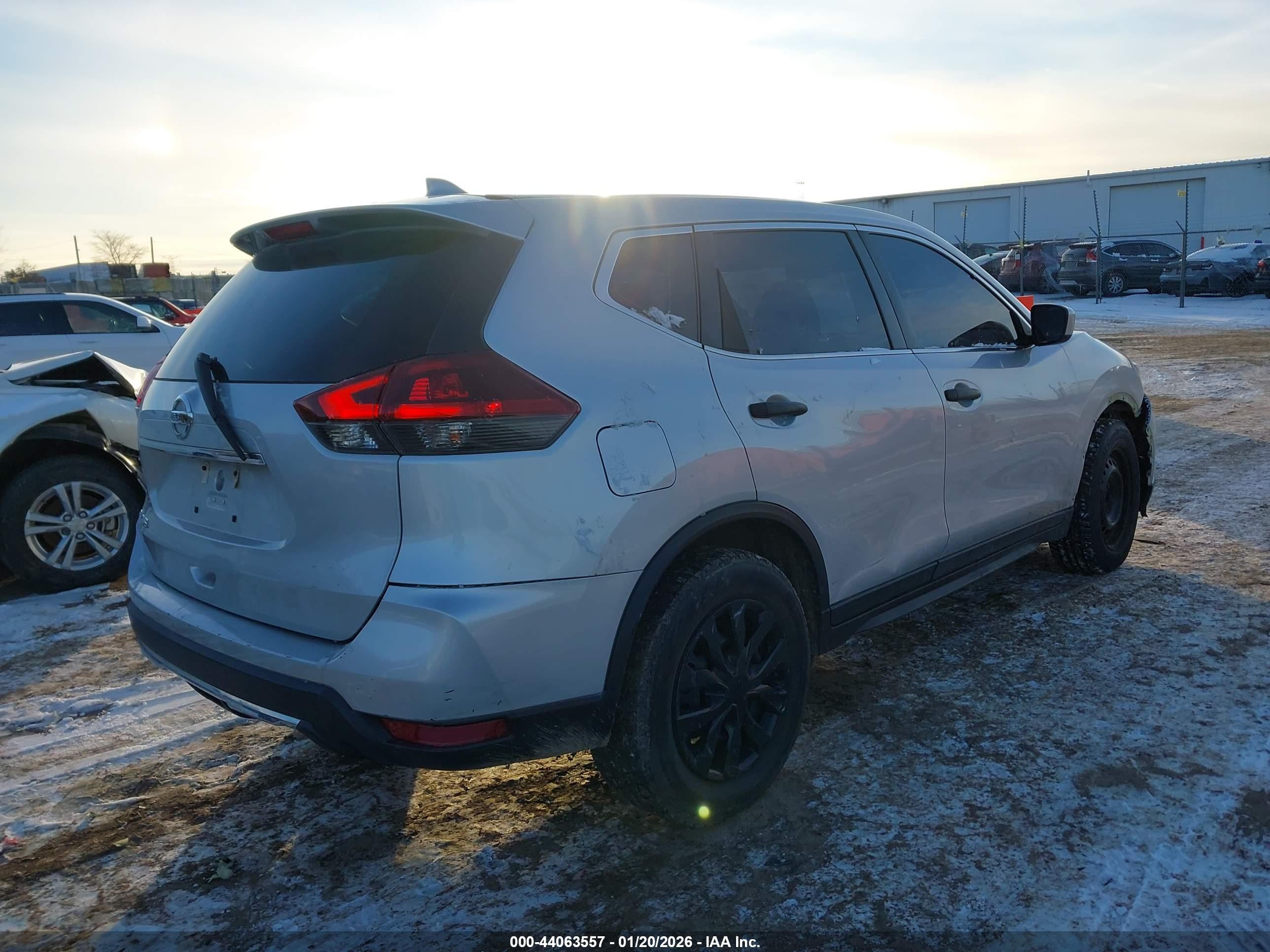 NISSAN ROGUE image 4